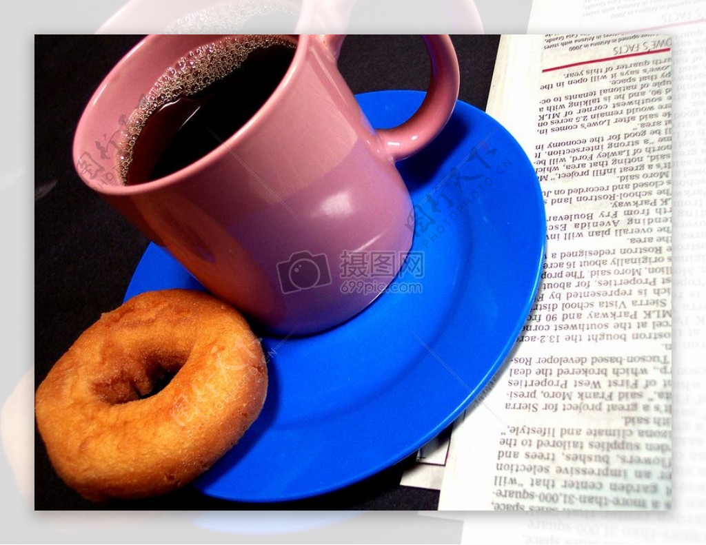 报纸咖啡甜甜圈
