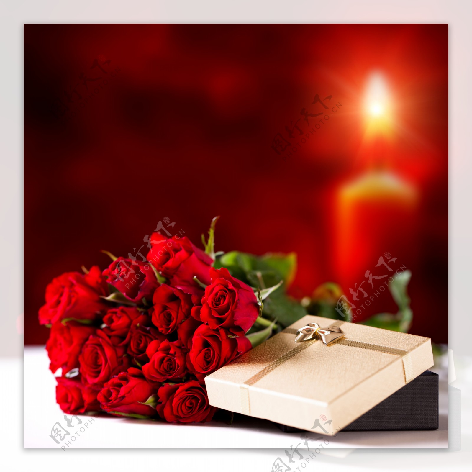 红色玫瑰花与礼盒图片