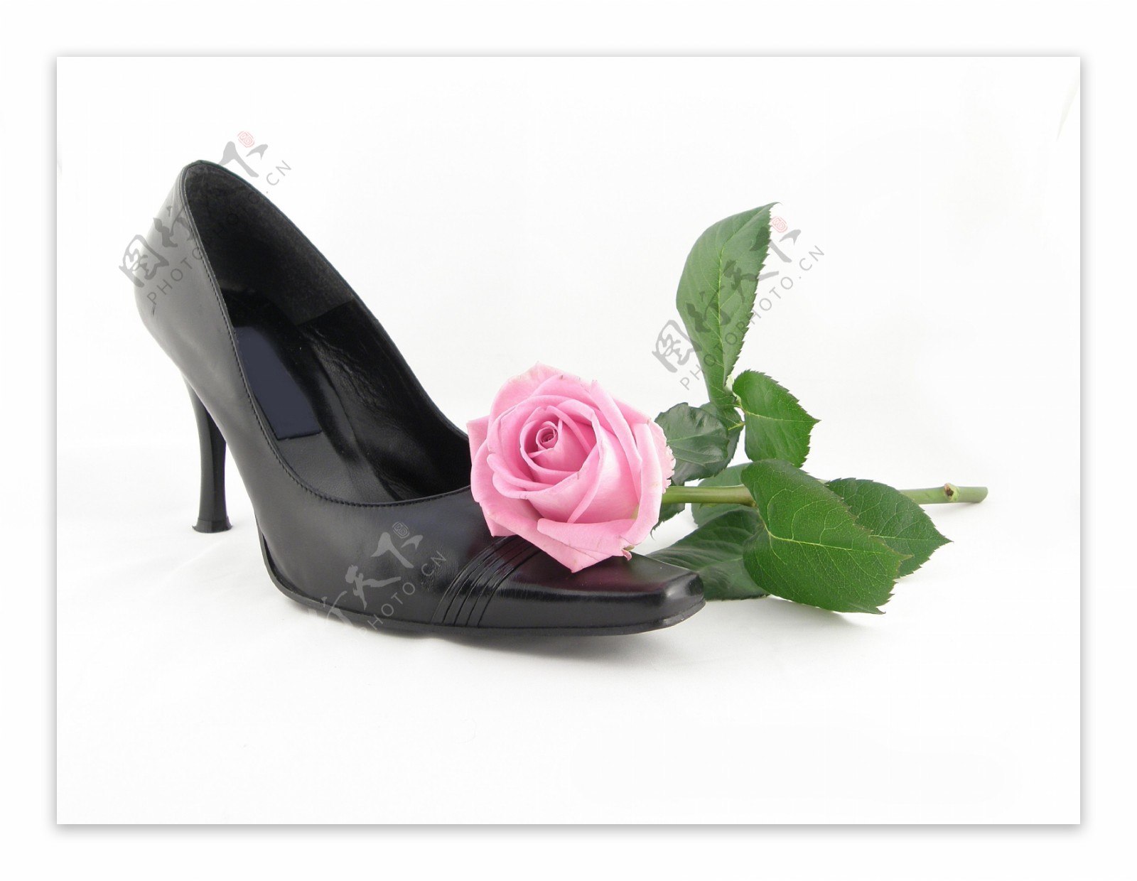 玫瑰花与高跟鞋图片