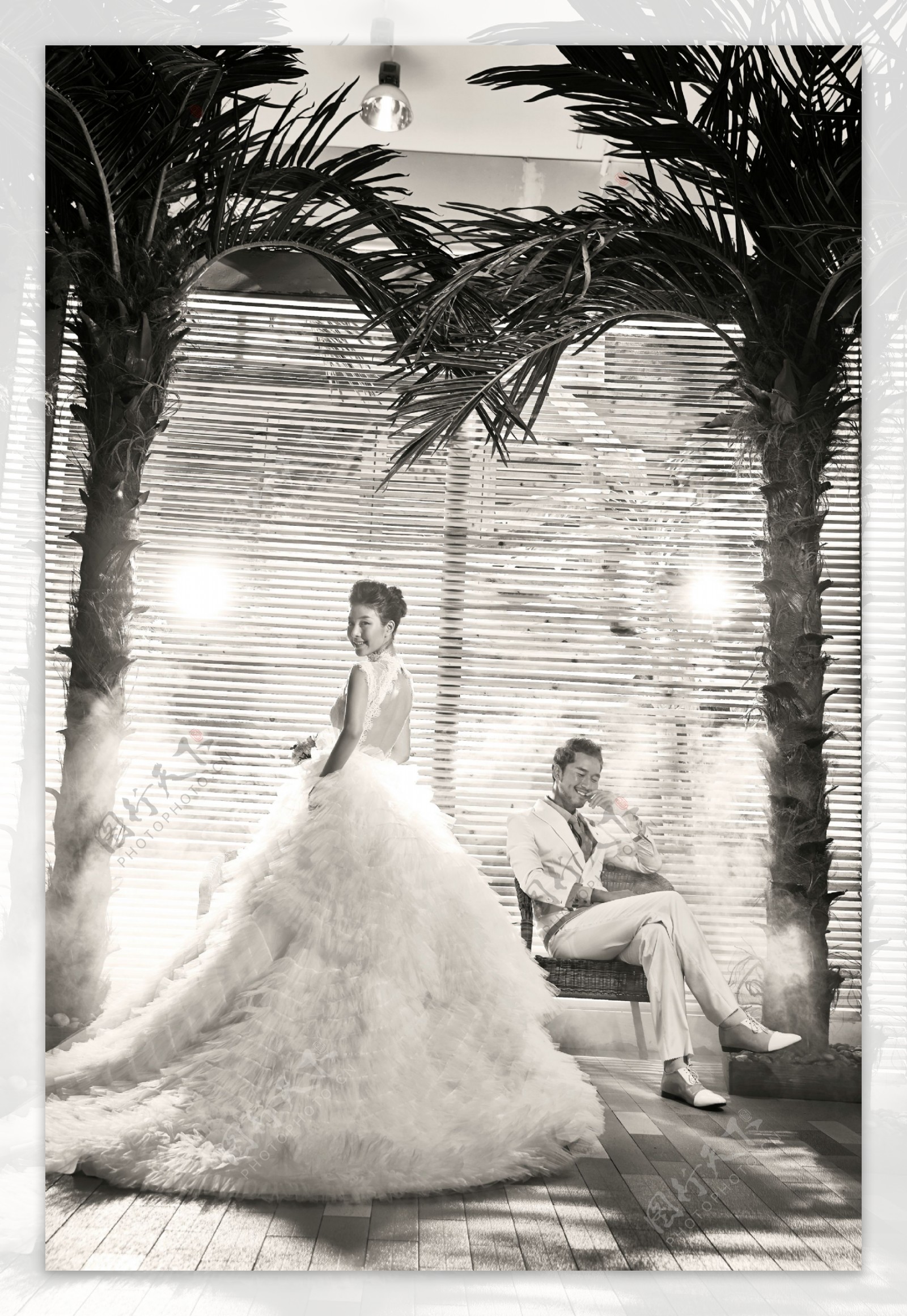 黑白风格婚纱艺术照图片