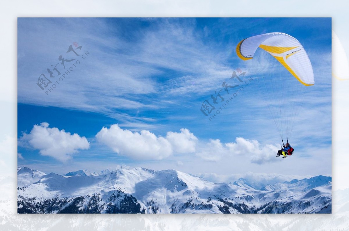 高空跳伞运动图片