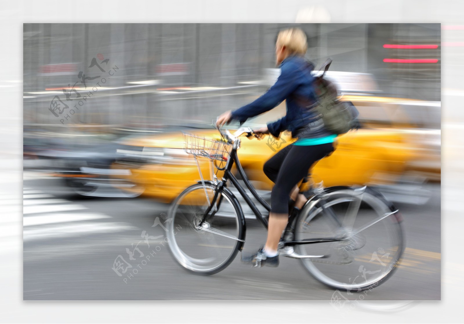 骑单车的人图片