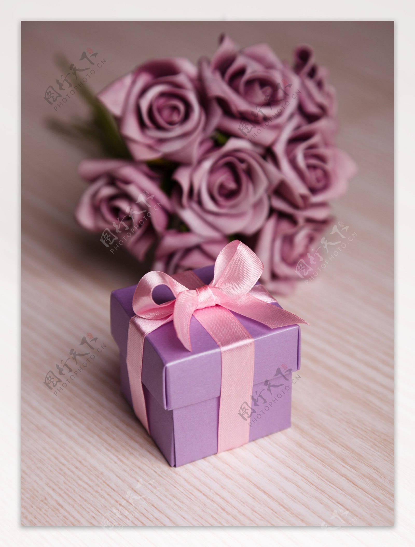 七夕紫色礼品盒图片