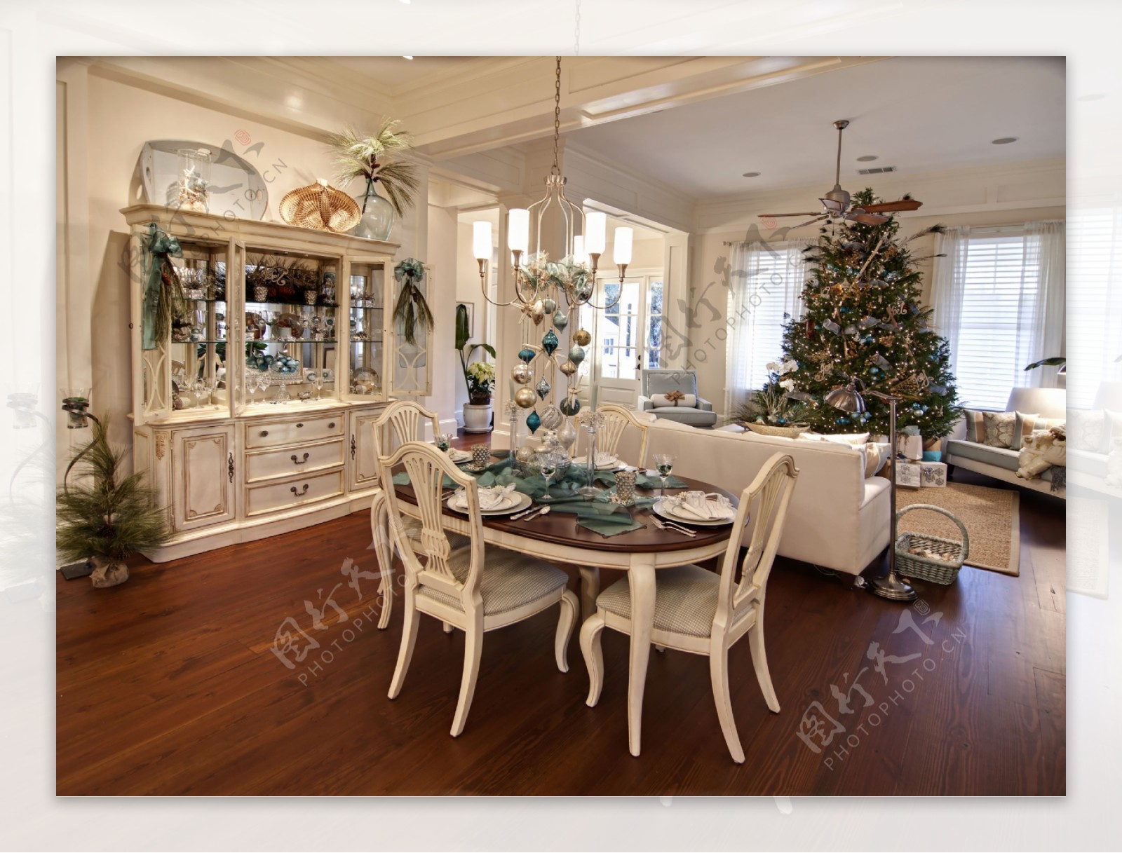 白色系列房屋圣诞装饰图片