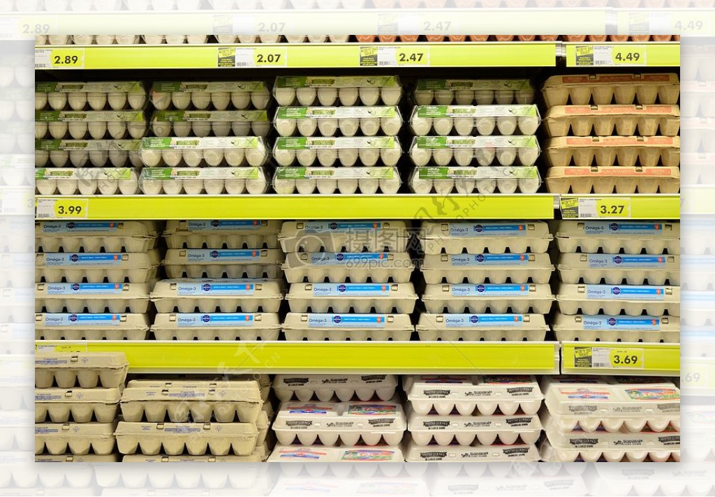 超市货架上的鸡蛋