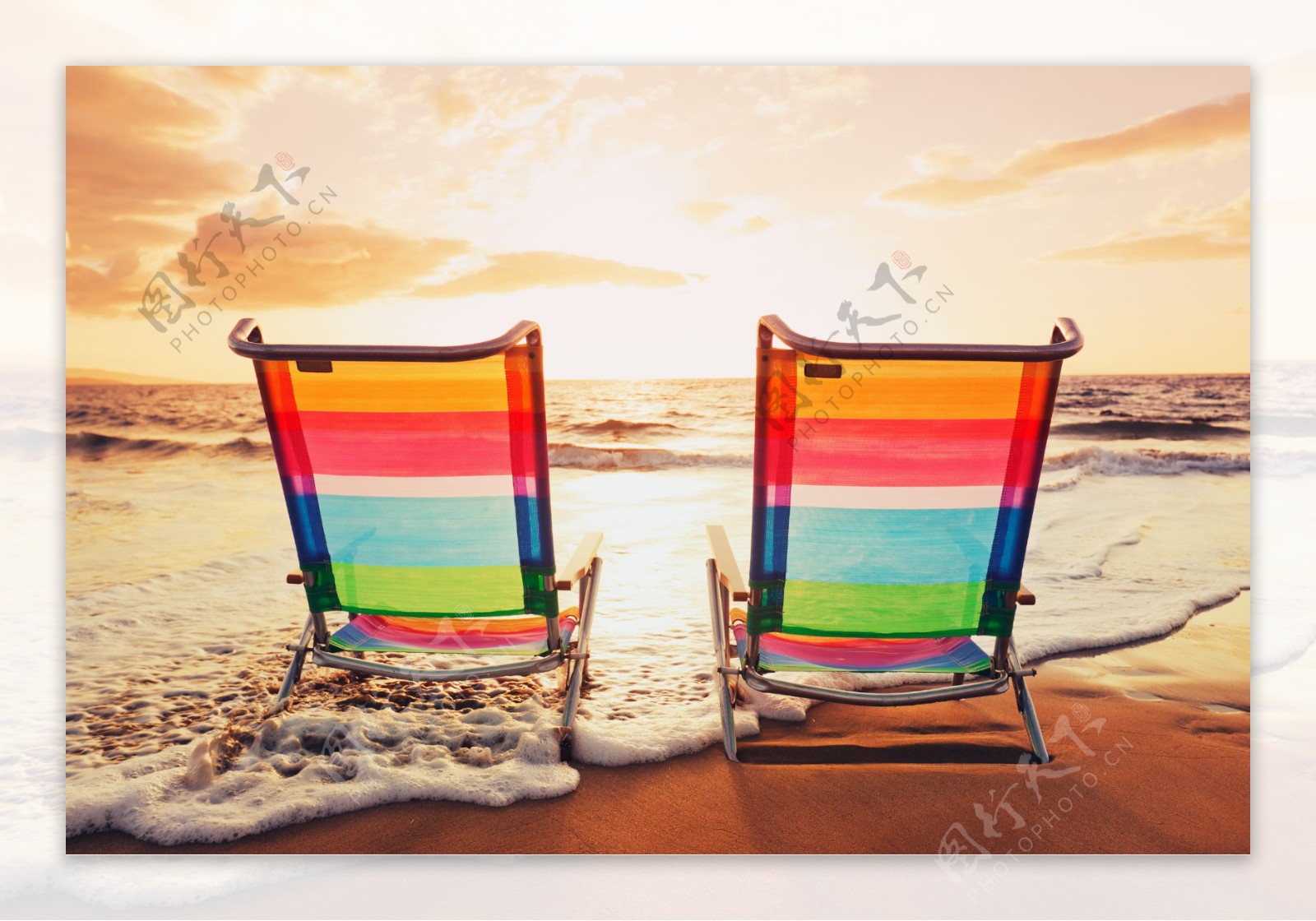 海滩上的椅子图片