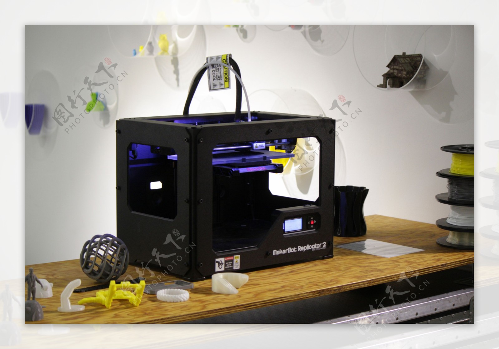 桌子上的3D打印机图片