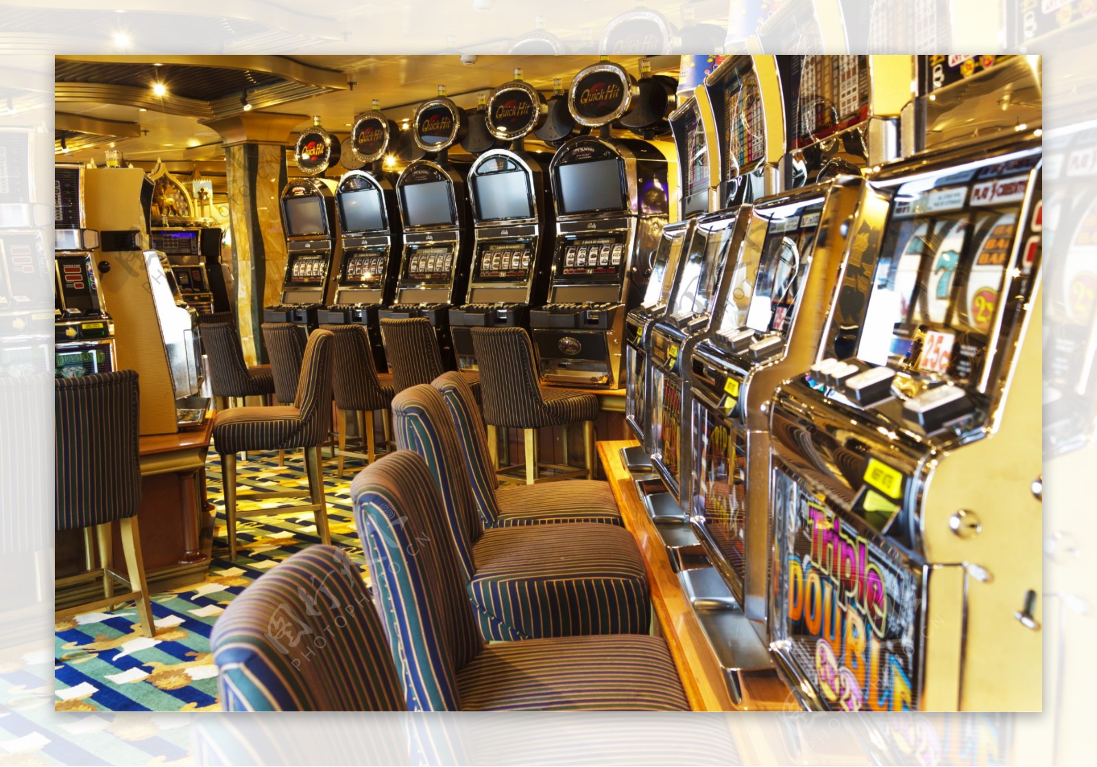 游戏厅里的赌博机图片