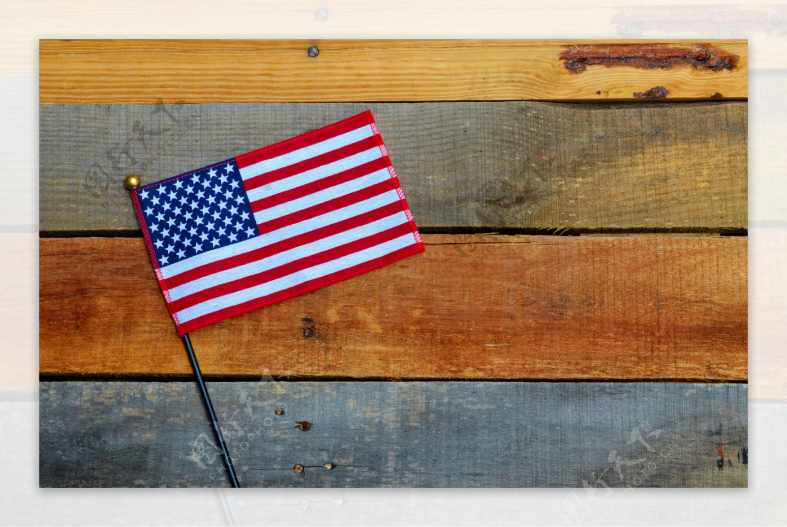 木板上的美国国旗