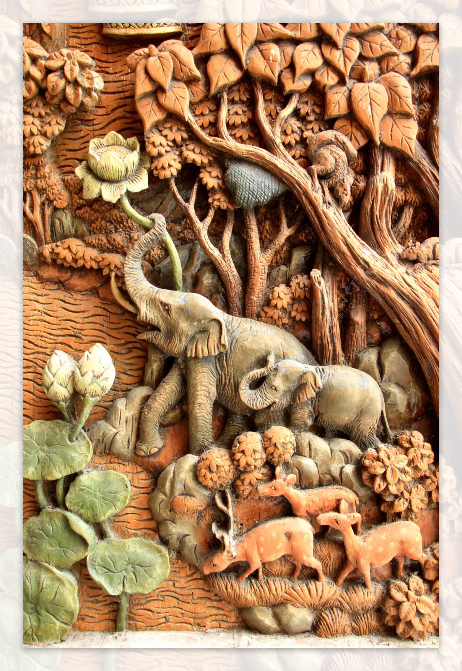 树林动物浮雕图片