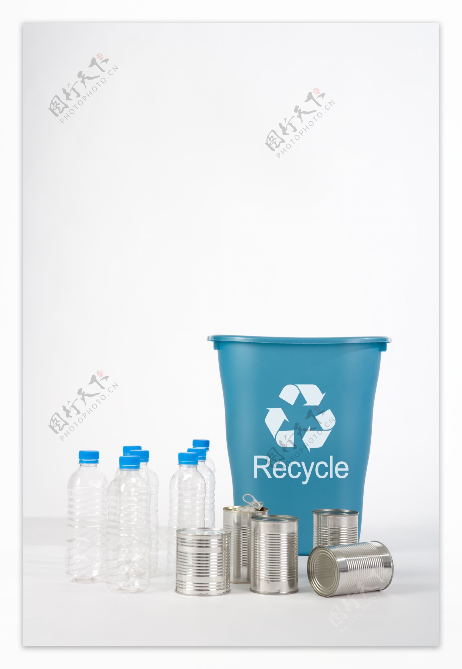 矿泉水瓶罐子与垃圾桶图片