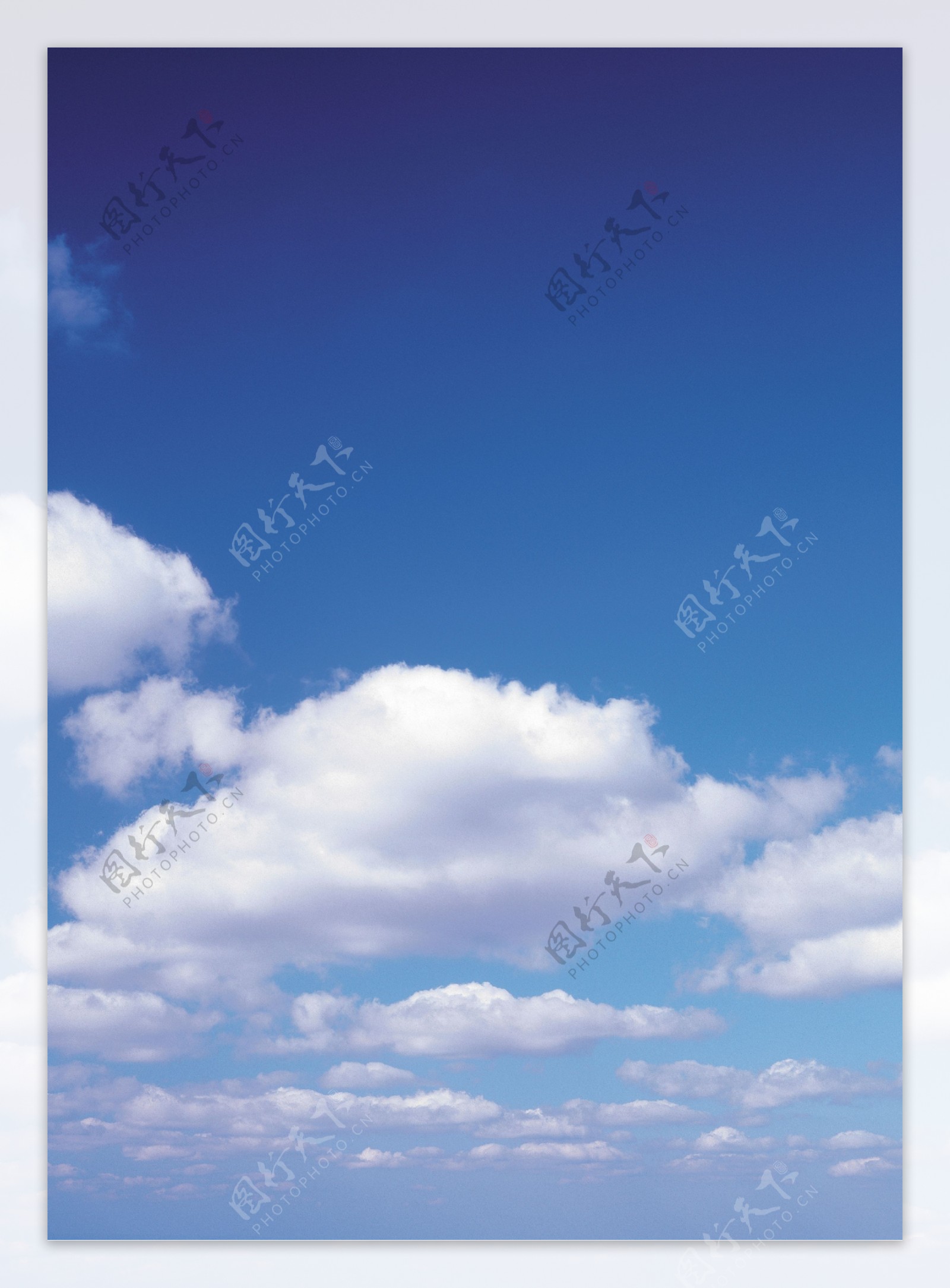 天空中各种形状的云彩图片图片