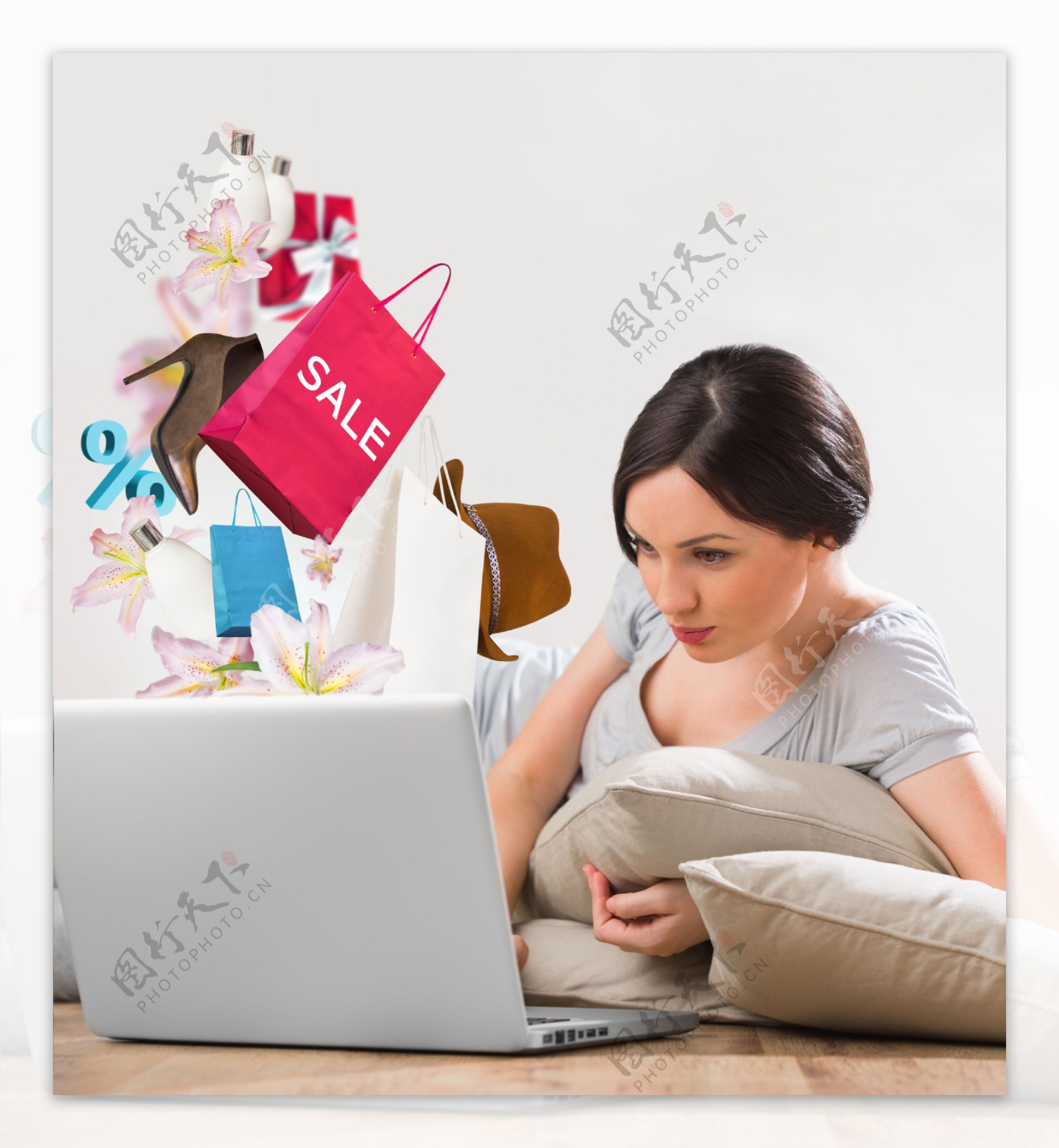 笔记本电脑购物的女人图片