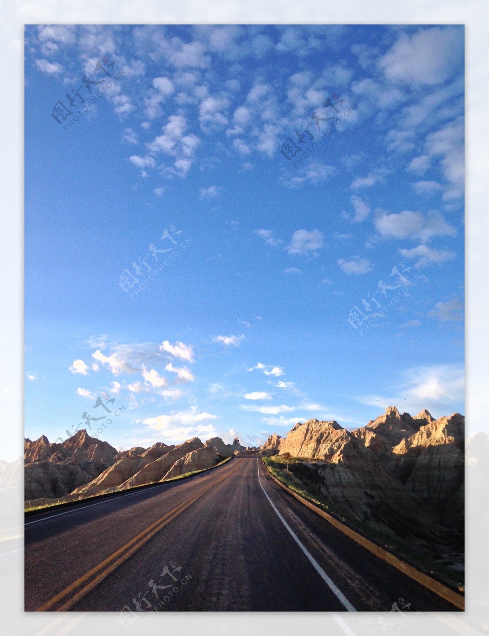 山区公路风景图片