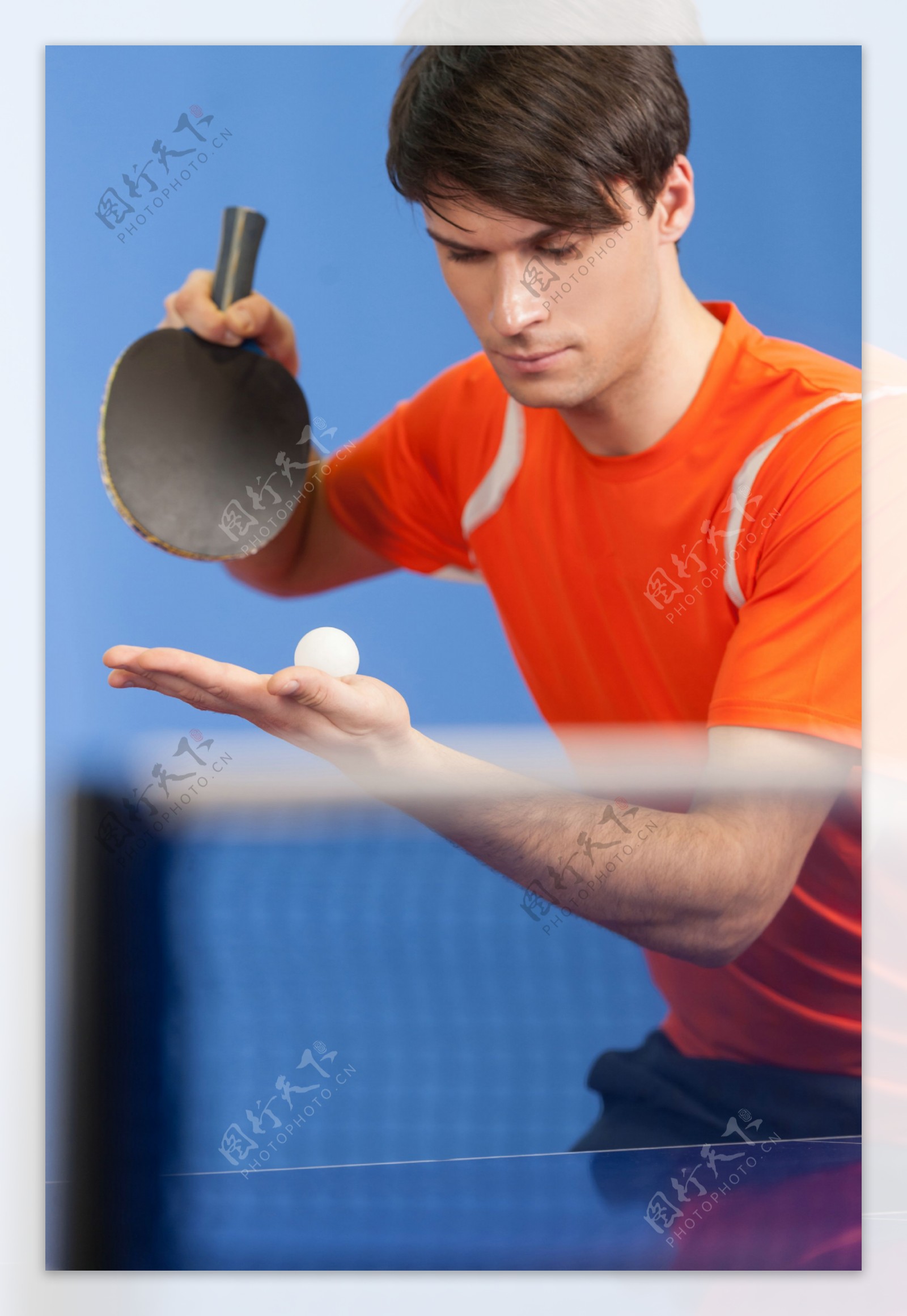 要发球的乒乓球运动员图片