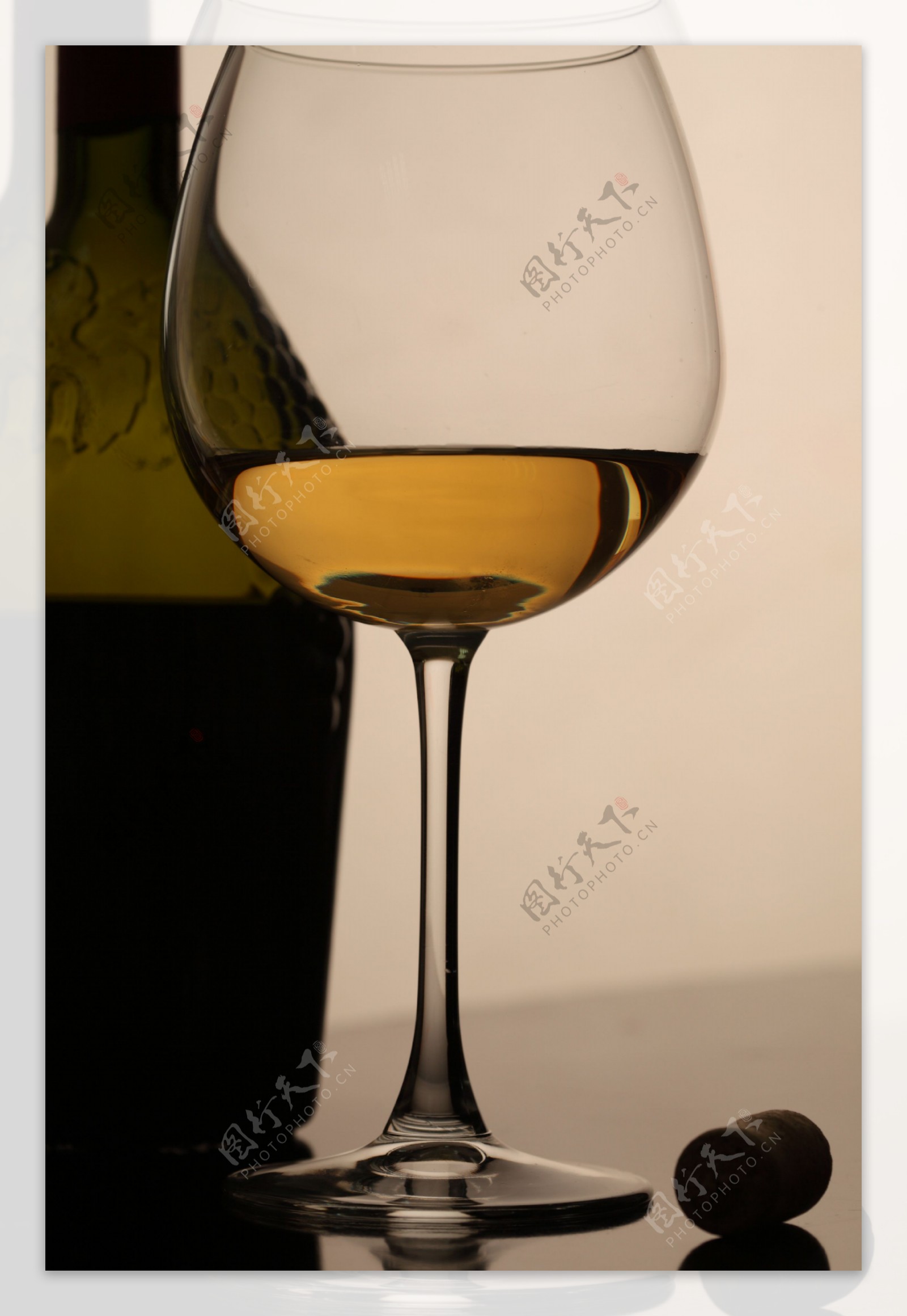 酒与酒杯高清摄影图片