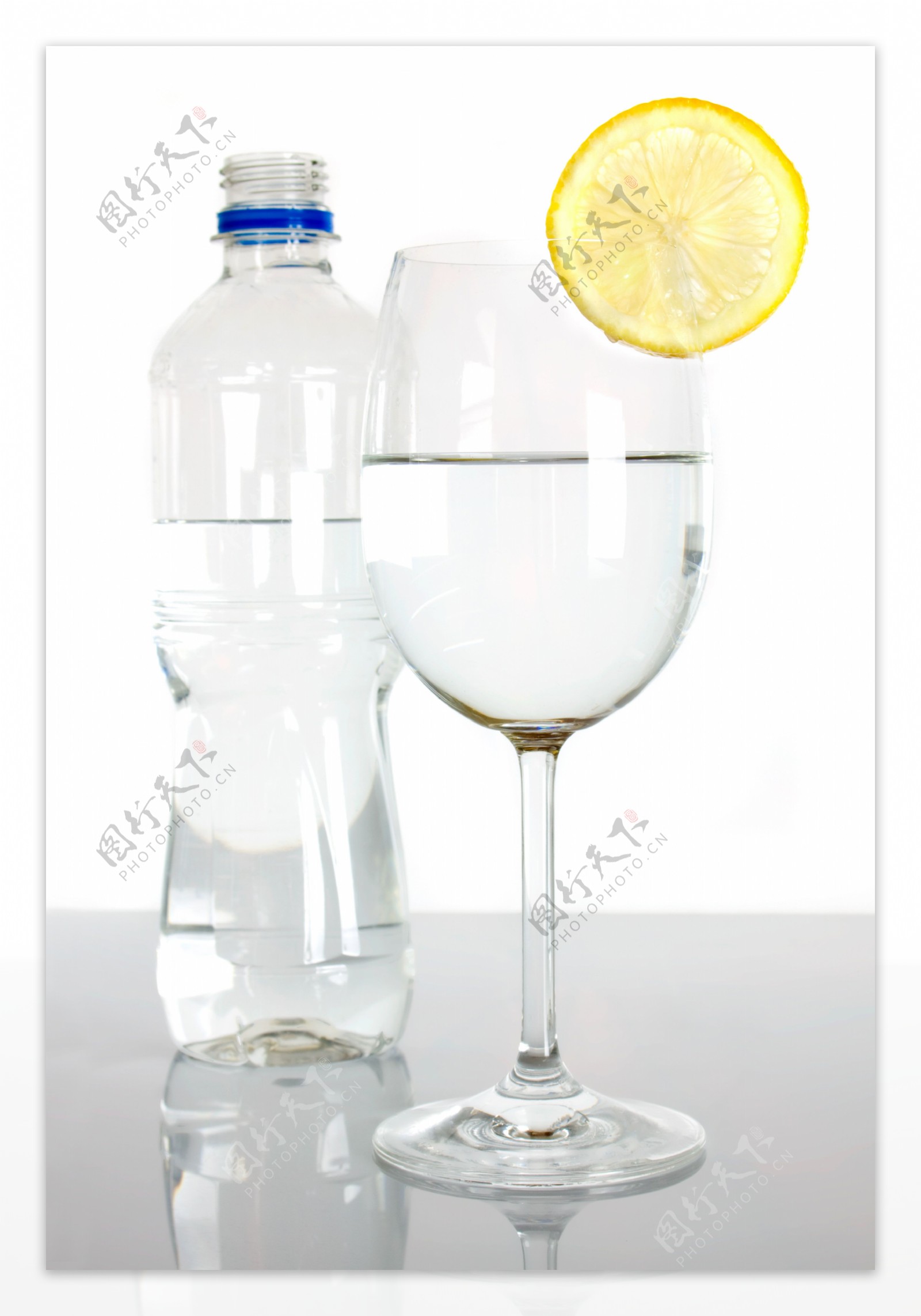 水瓶与水杯图片