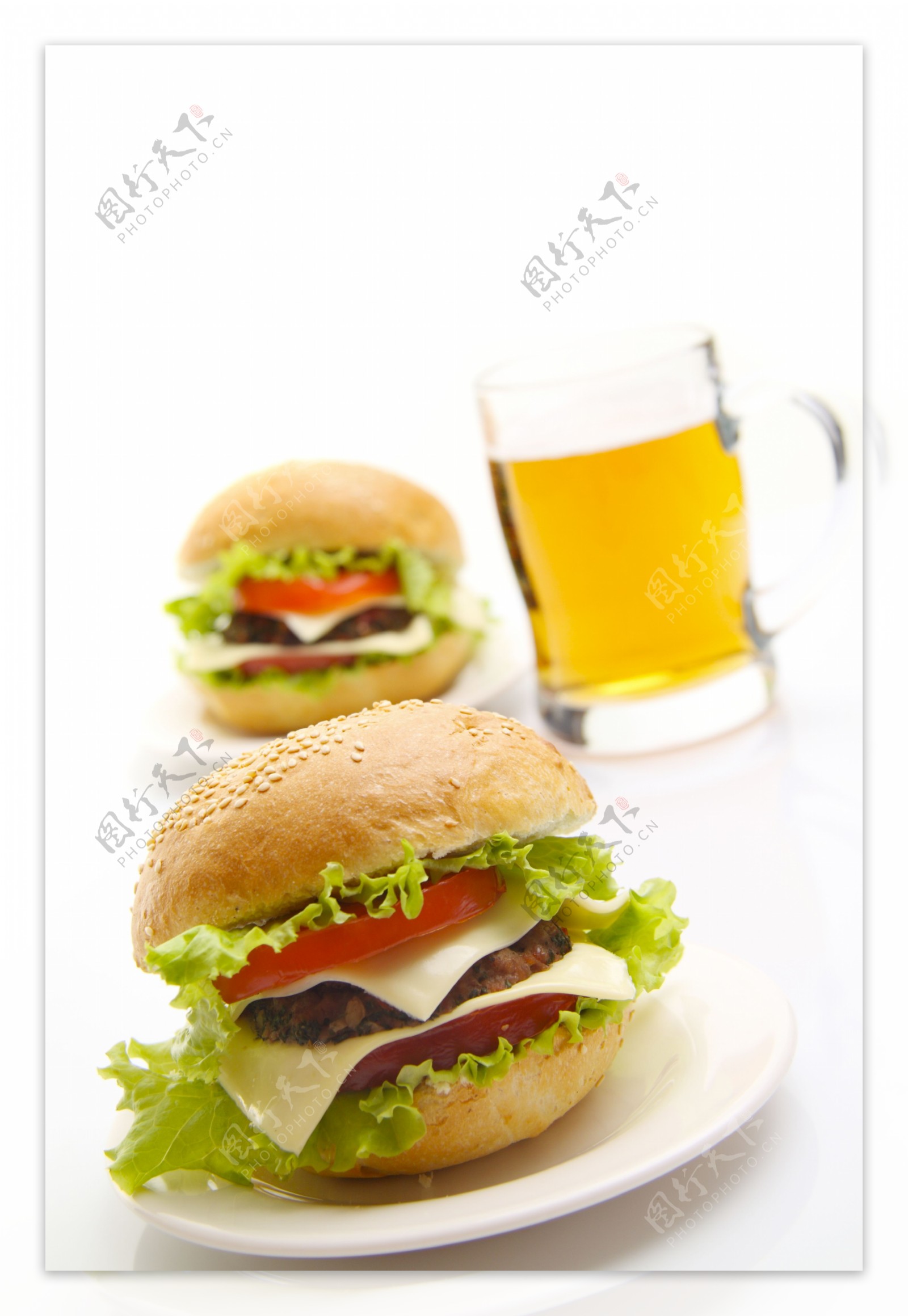 啤酒与西红柿牛肉汉堡包图片