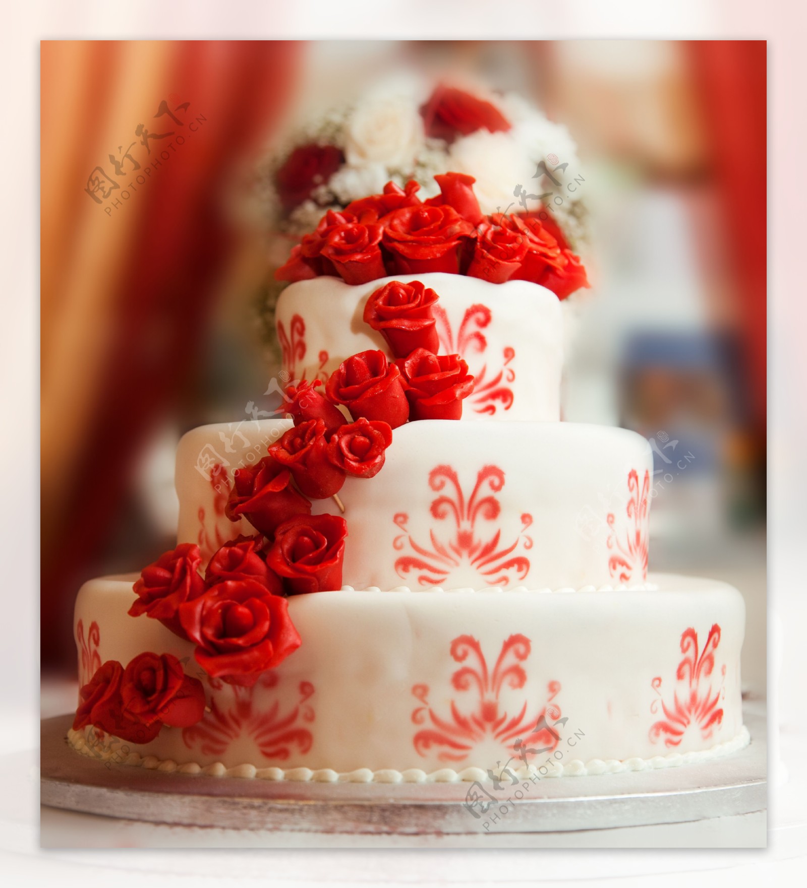 玫瑰花婚礼蛋糕高清图片