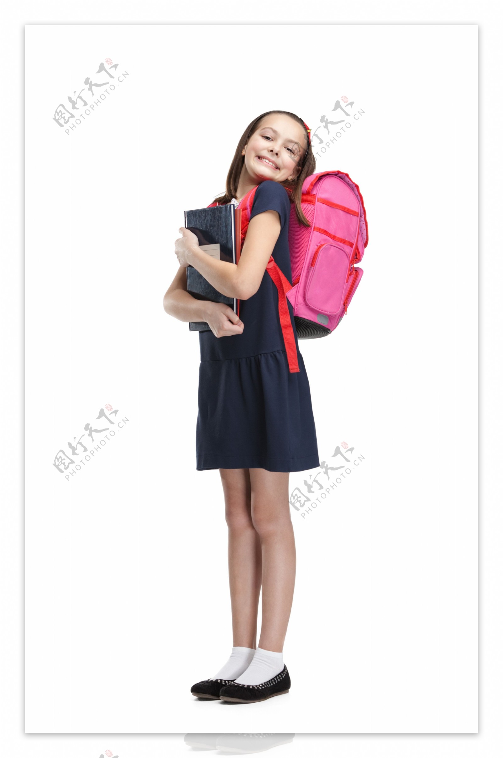 背着书包的女孩图片