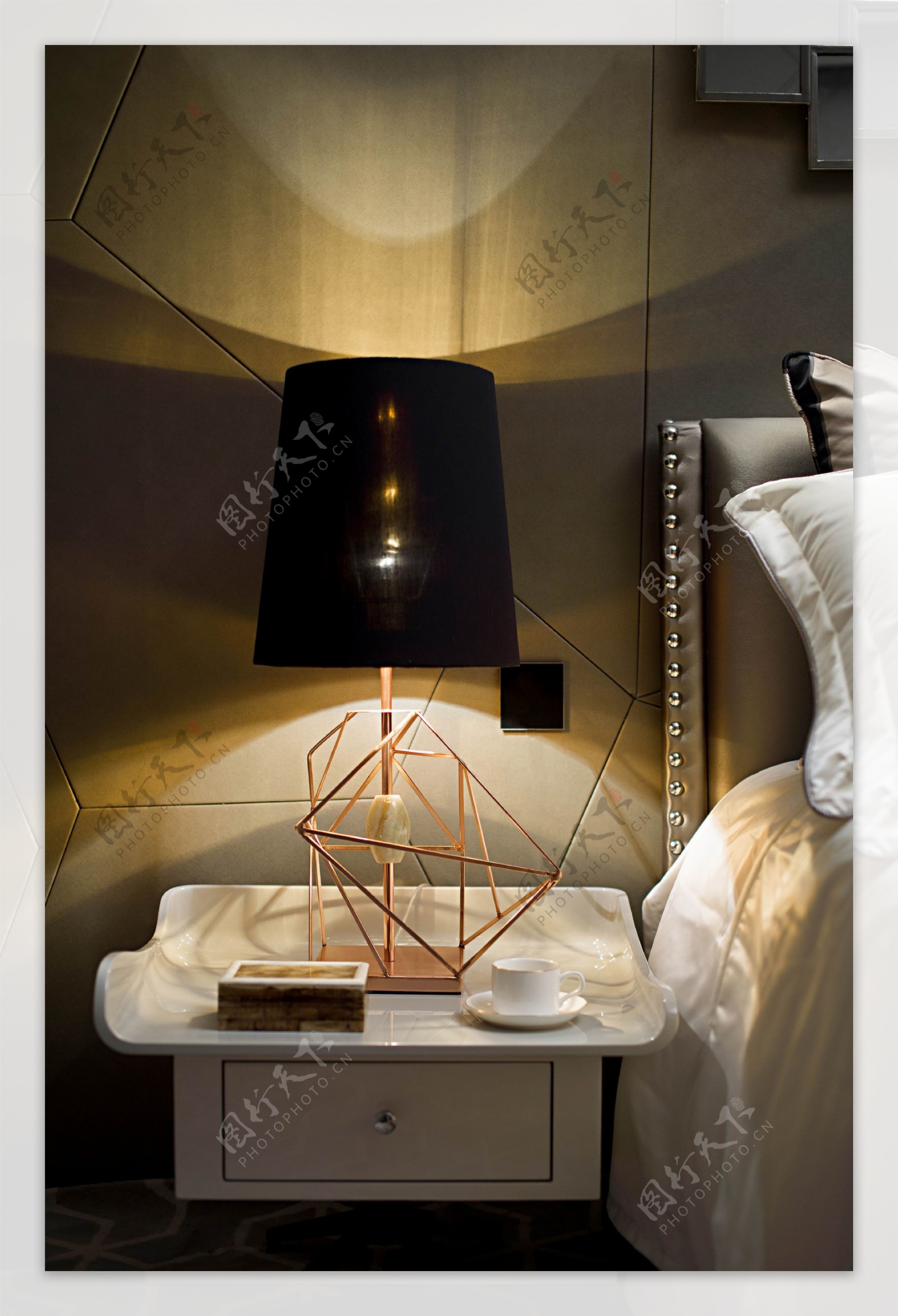 现代时尚卧室床头灯设计图