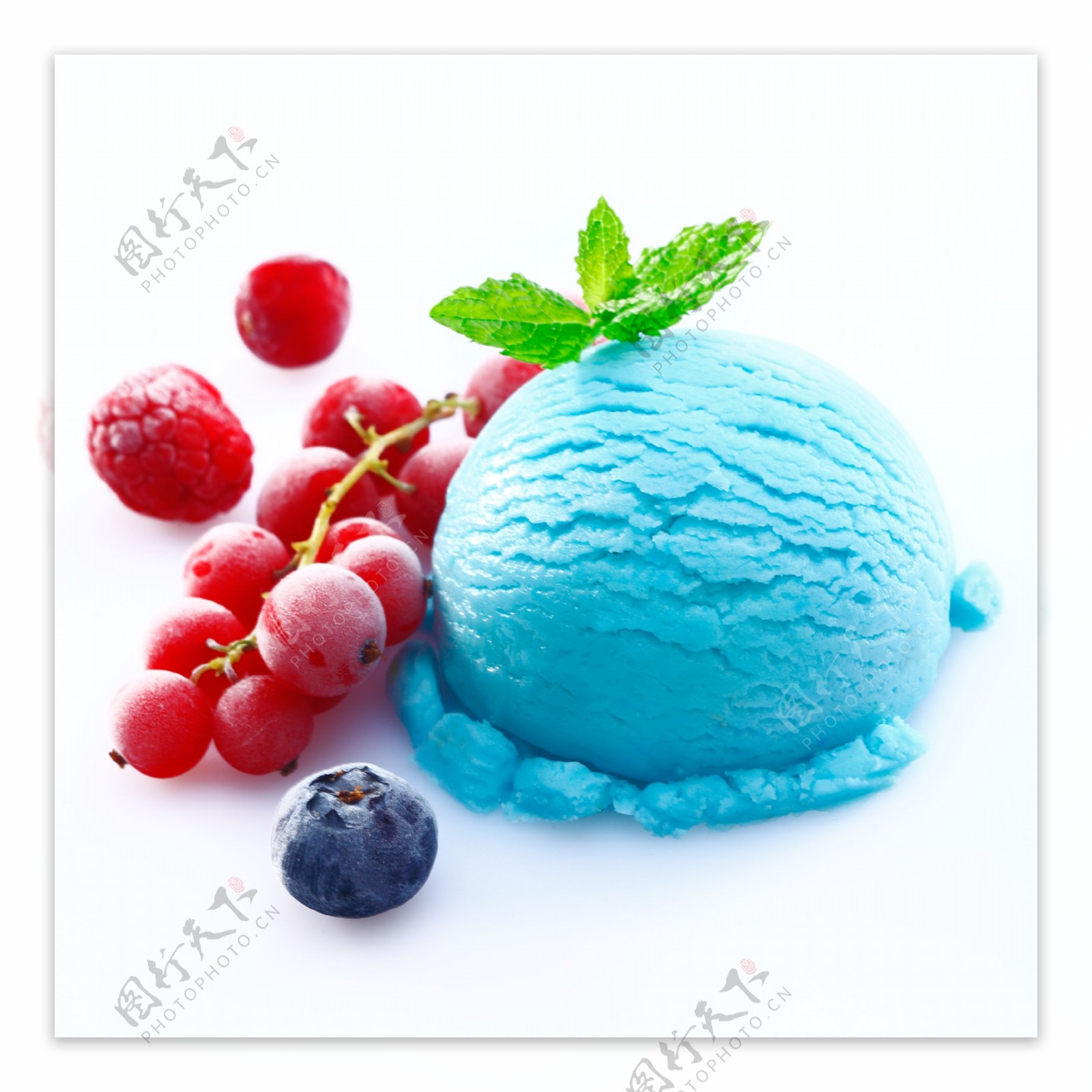 浆果冰淇淋图片