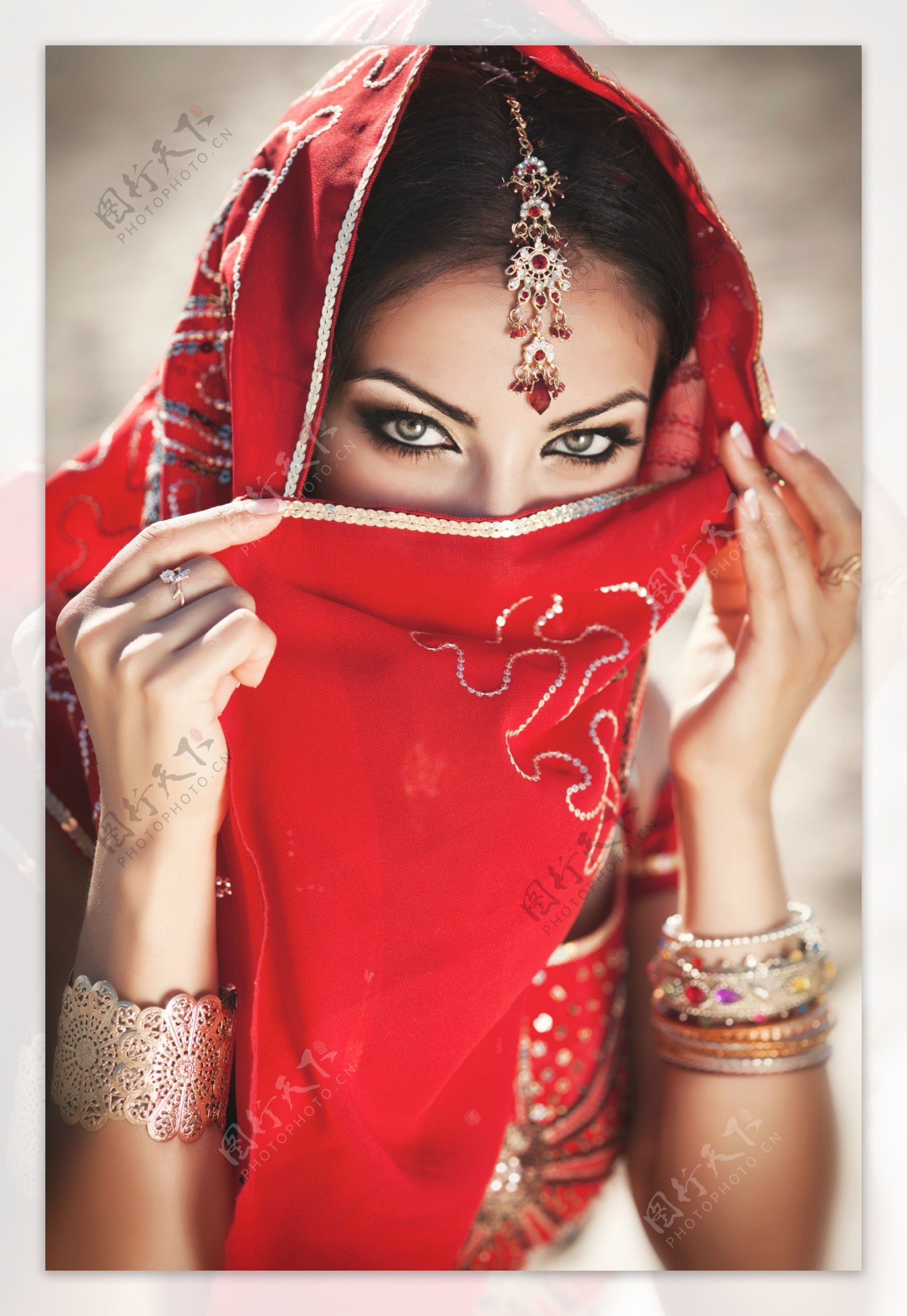 行宗教礼义的印度美女图片素材-编号27139944-图行天下
