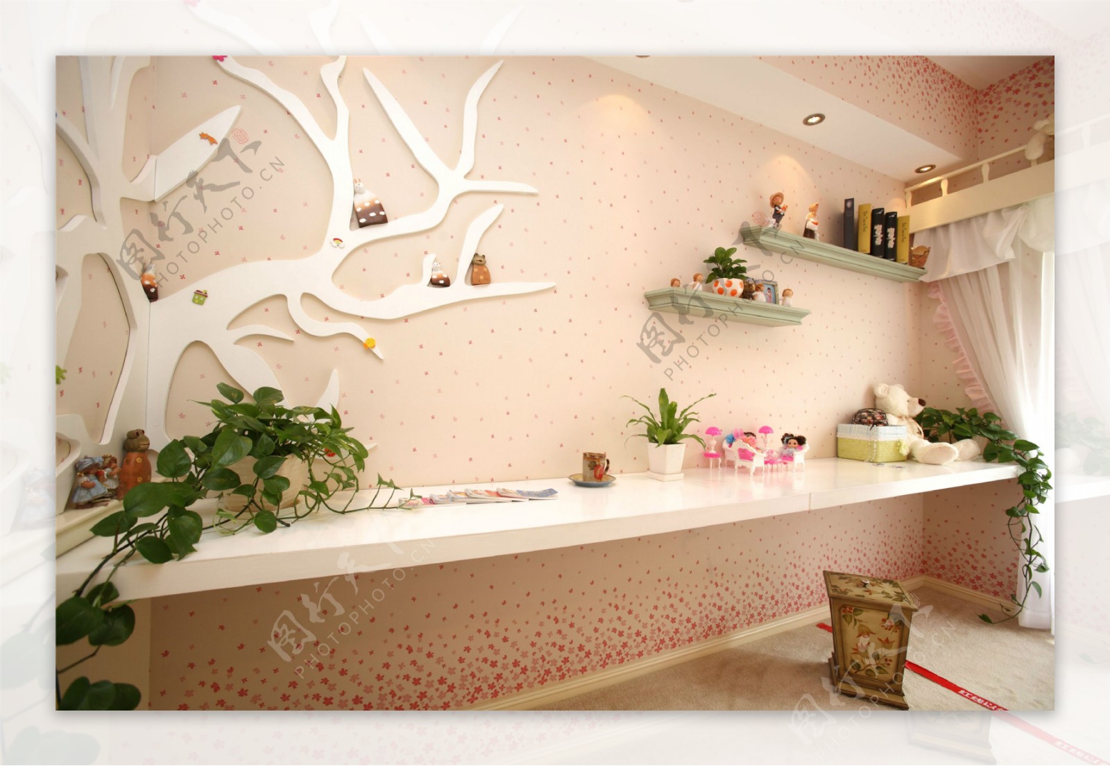 美式时尚室内粉色背景墙设计图