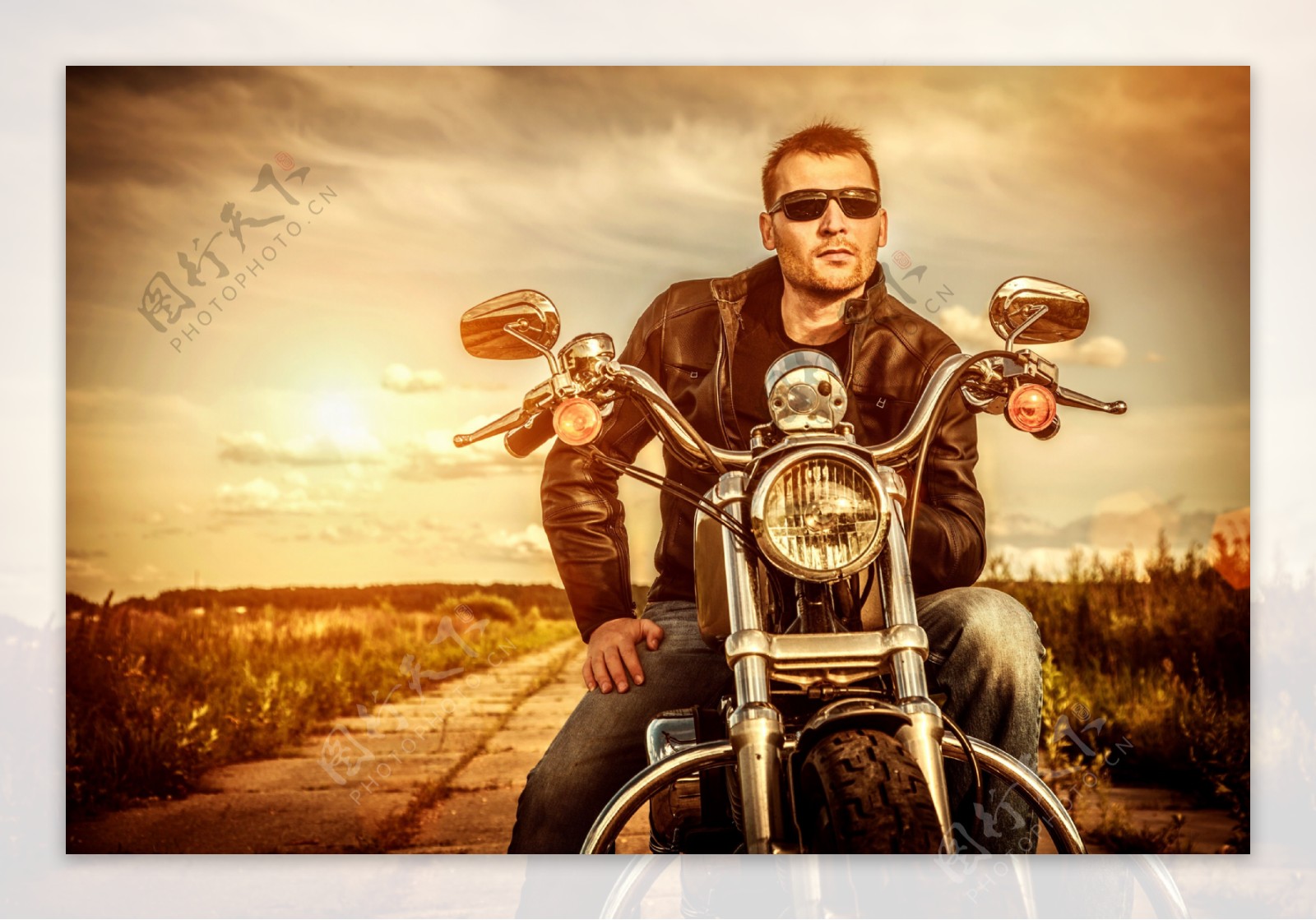 摩托车广告帅哥图片