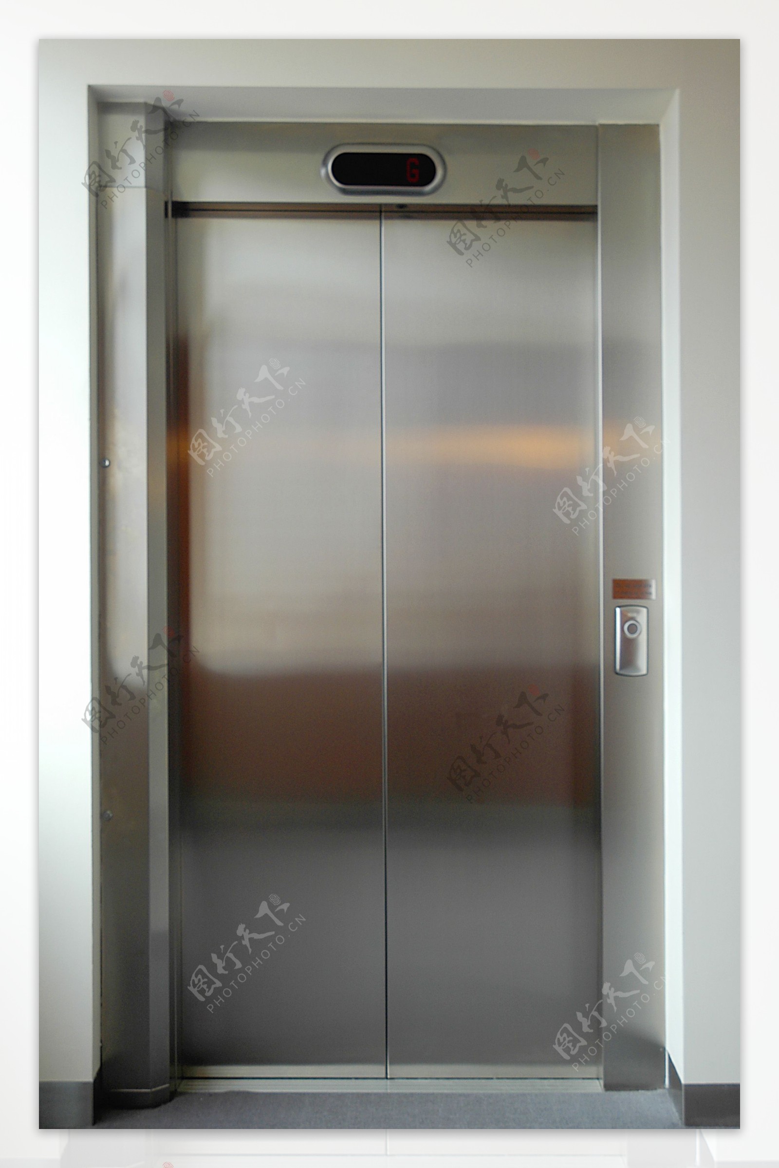 电梯门图片
