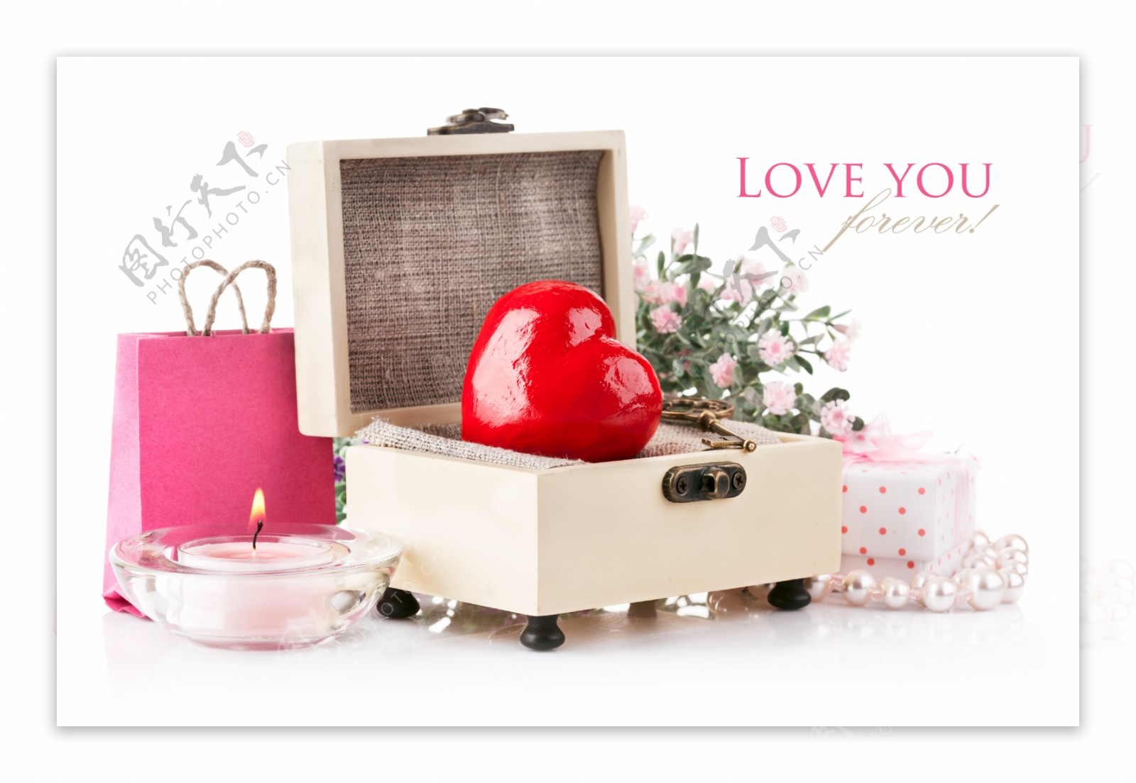 情人节礼物与桃心盒子图片
