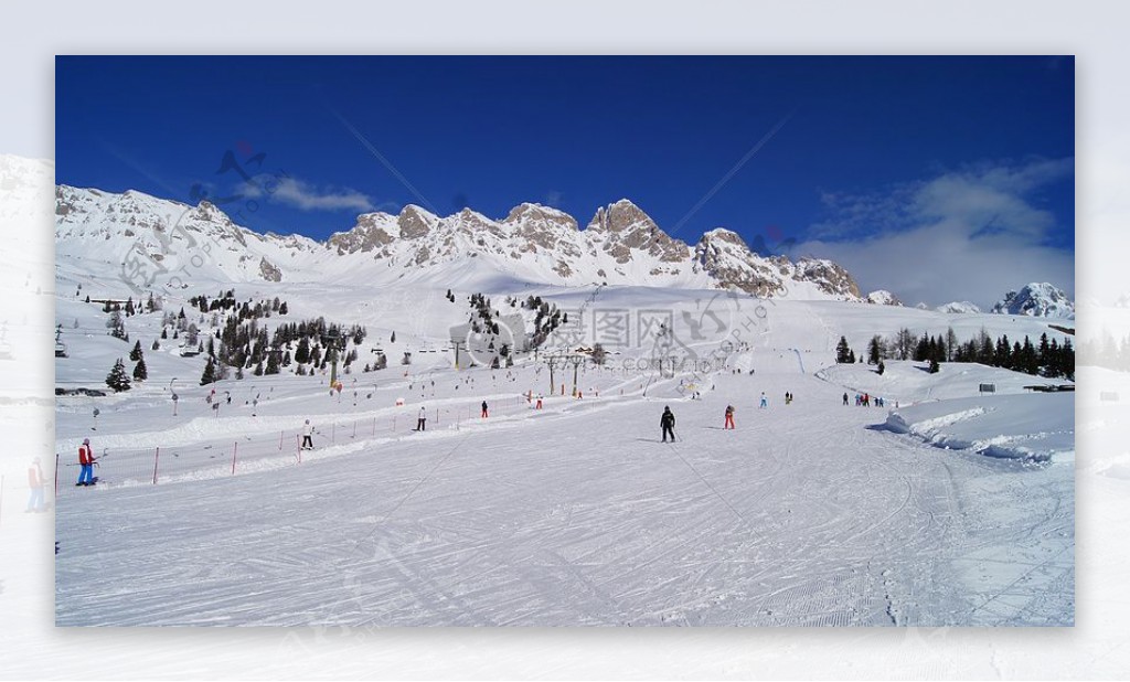 山顶上的滑雪场所