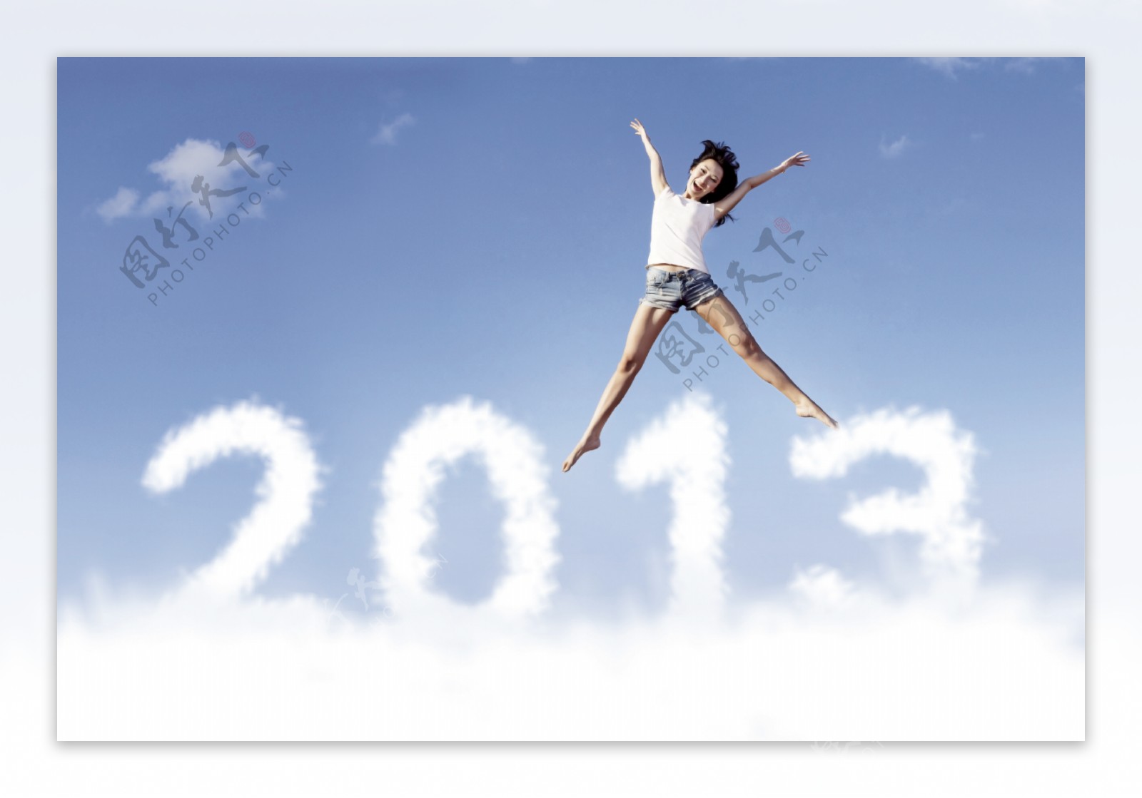 2013新年字体与跳跃的女人图片