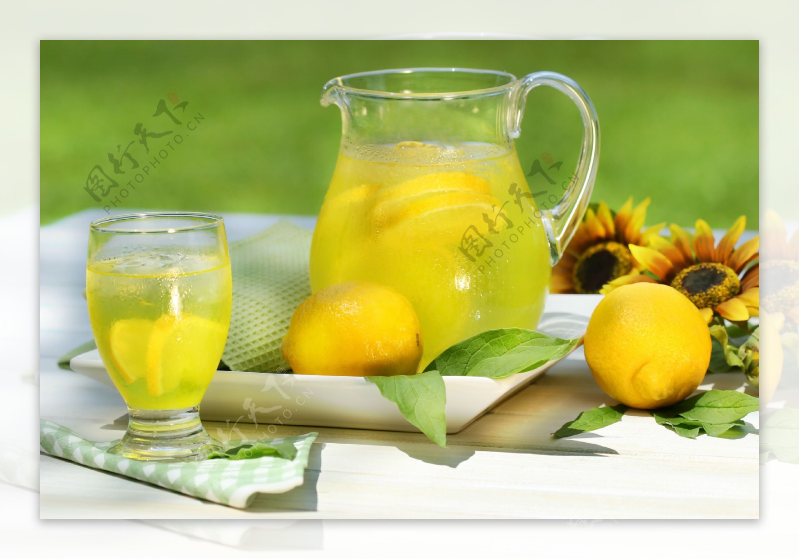 柠檬与柠檬果汁图片