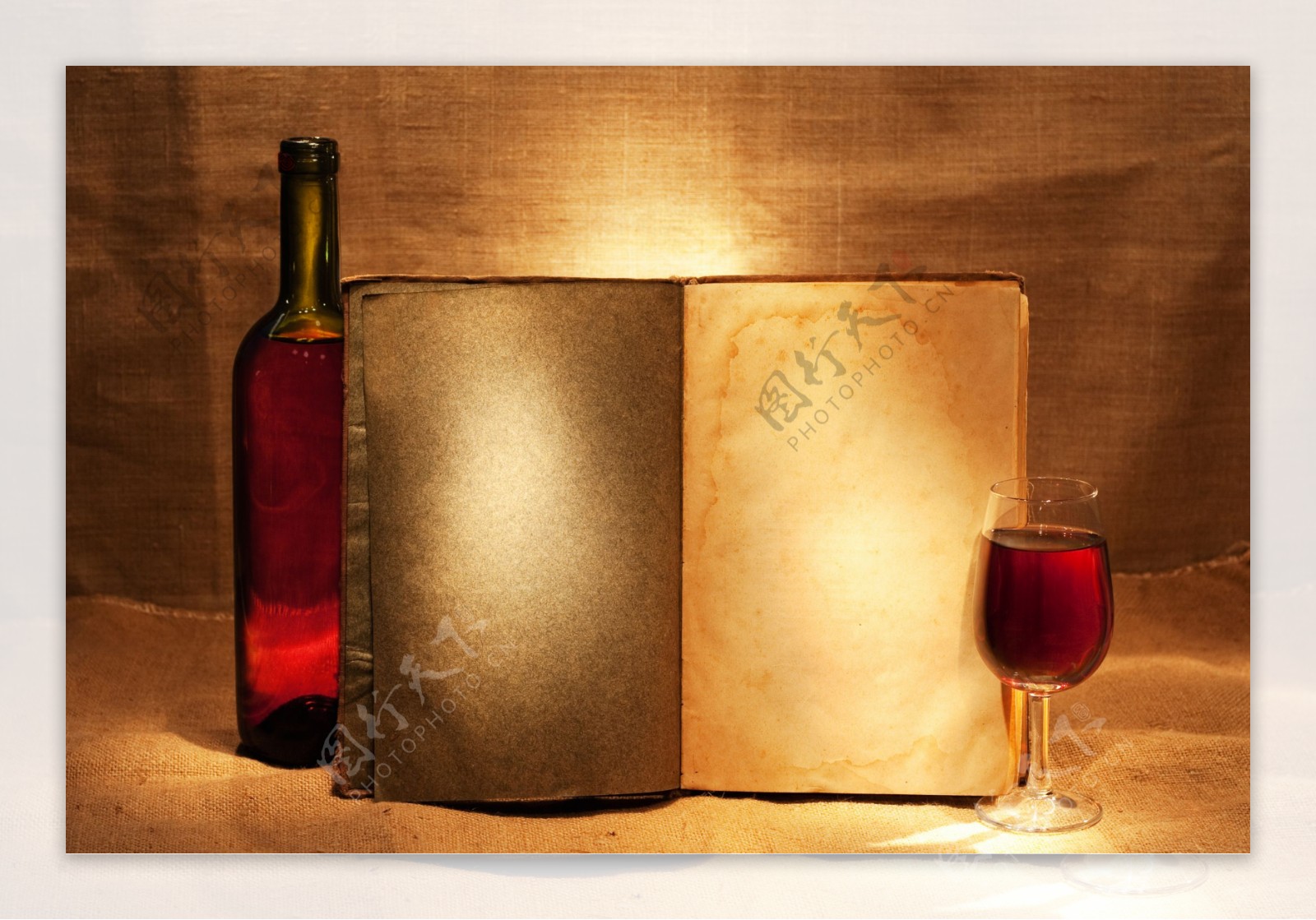 葡萄酒与怀旧书本