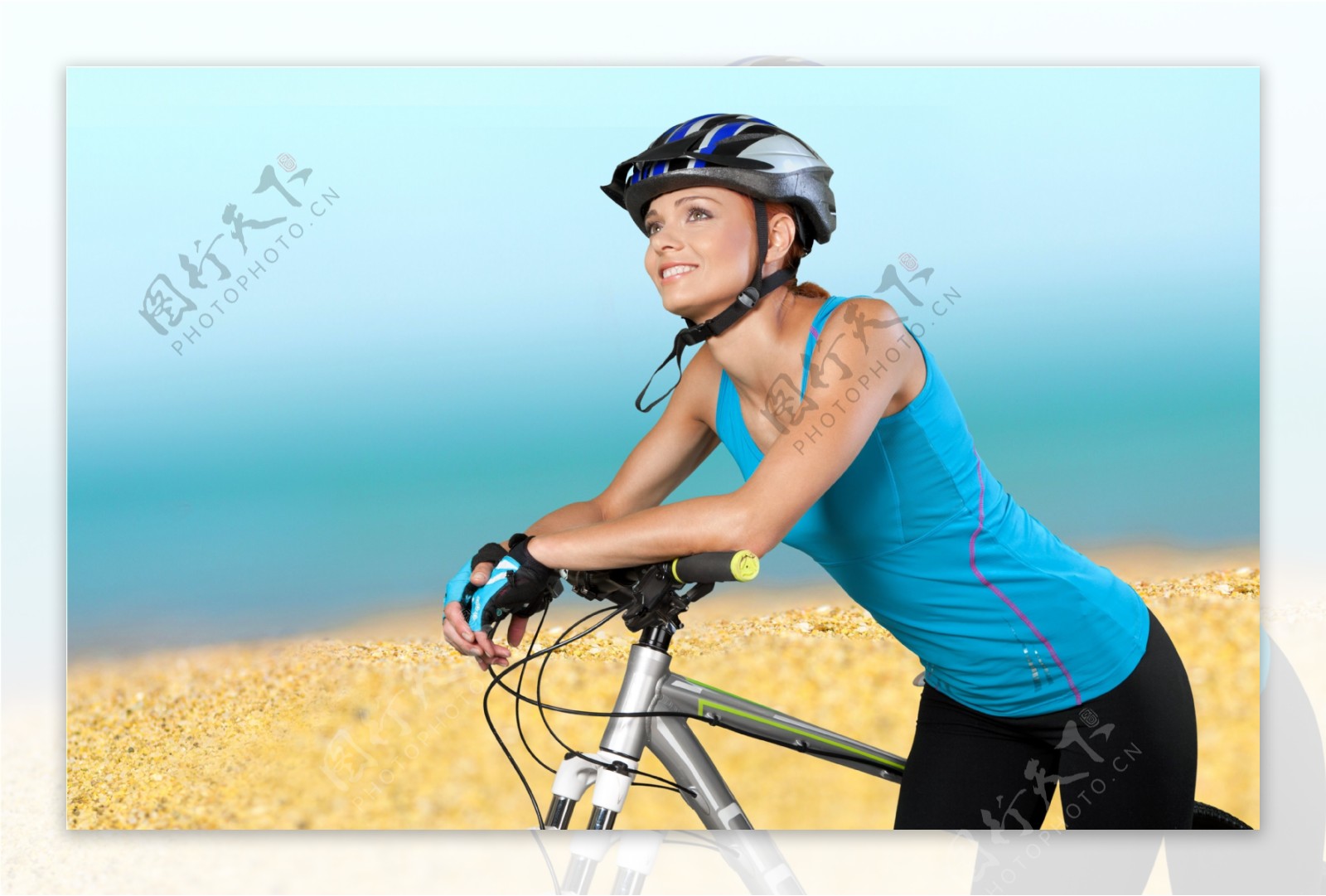 骑自行车运动美女图片