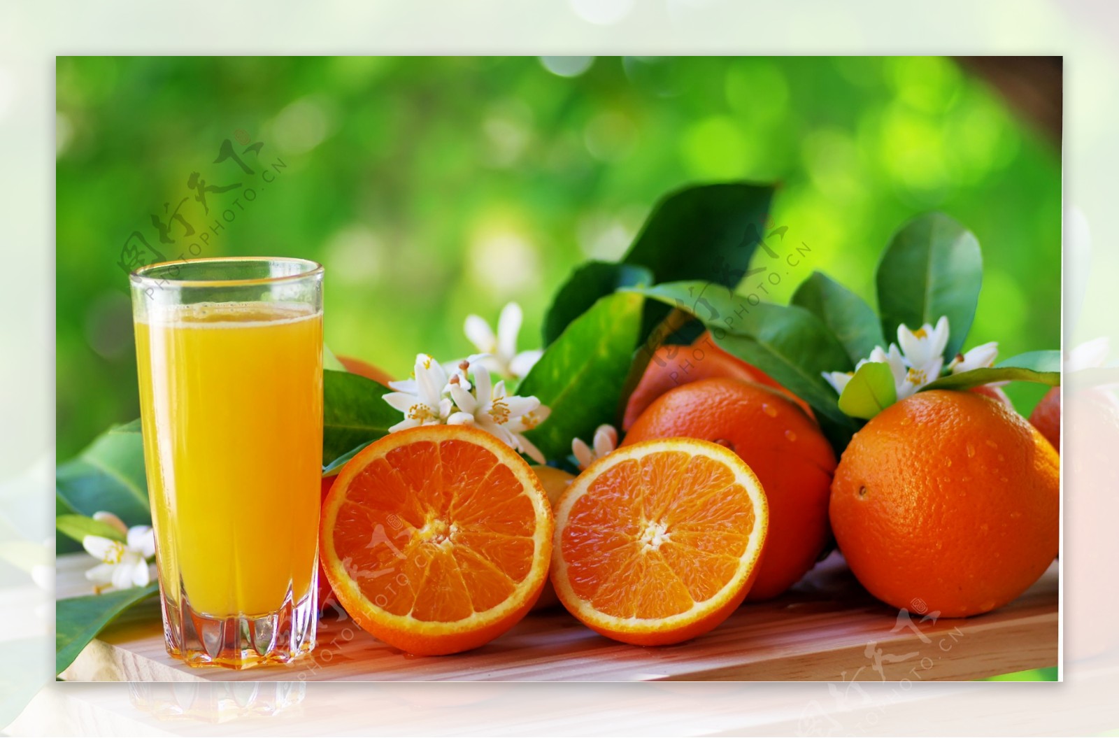 新鲜橙子与果汁