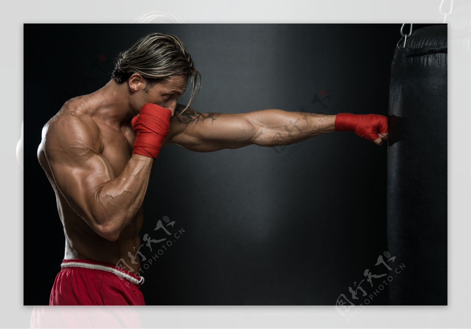 肌肉拳击男人图片