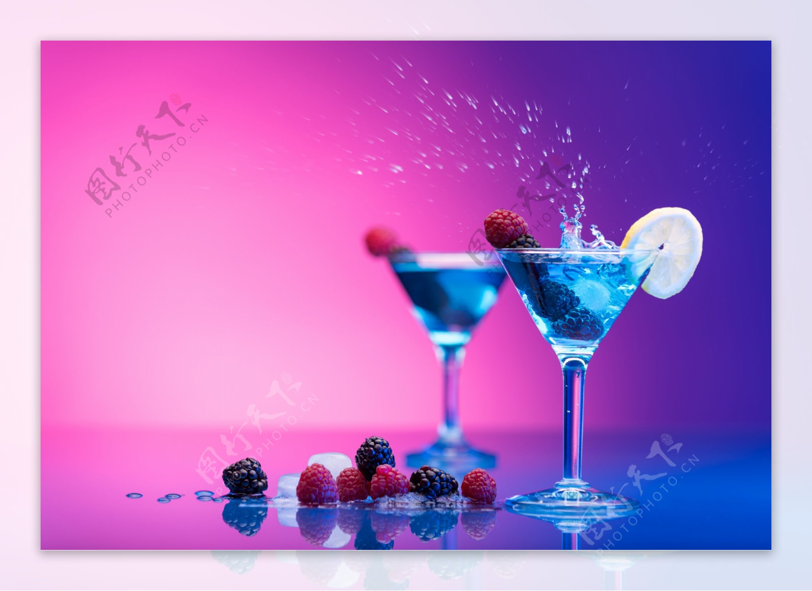 蓝色鸡尾酒马蒂尼鸡尾酒 库存图片. 图片 包括有 马蒂尼鸡尾酒, 酒精, 鸡尾酒, 液体, 碗筷, 产品, 时兴 - 6764017