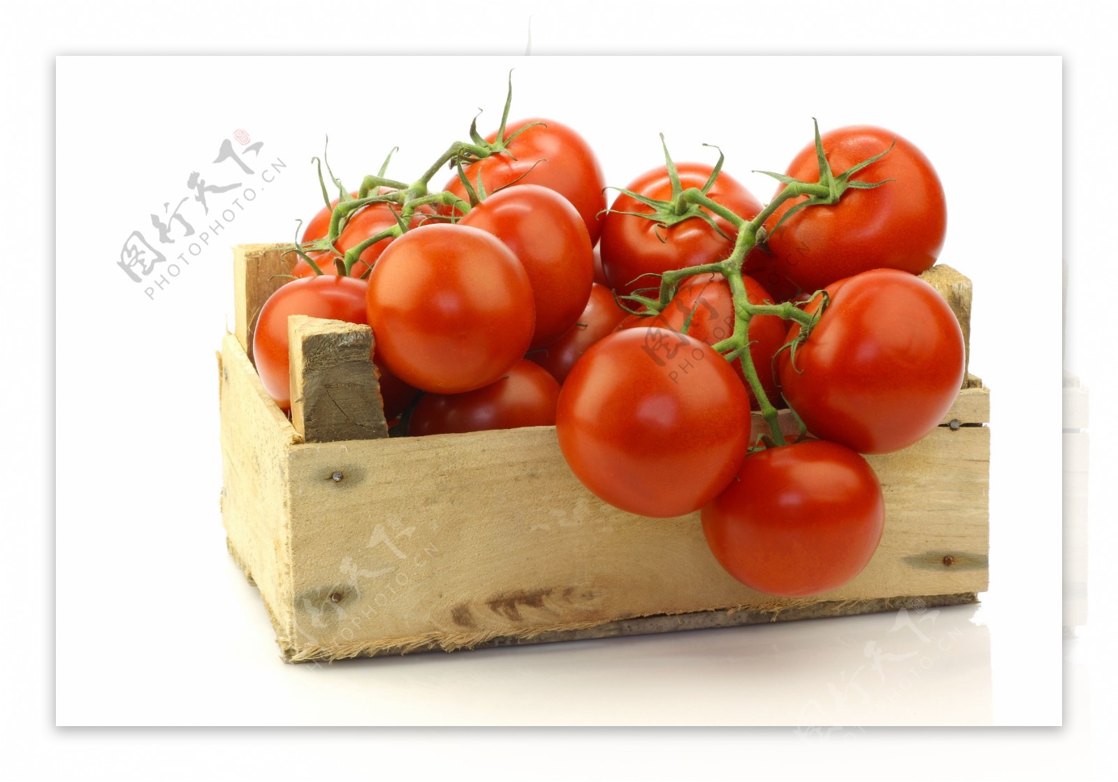 木箱里的番茄图片