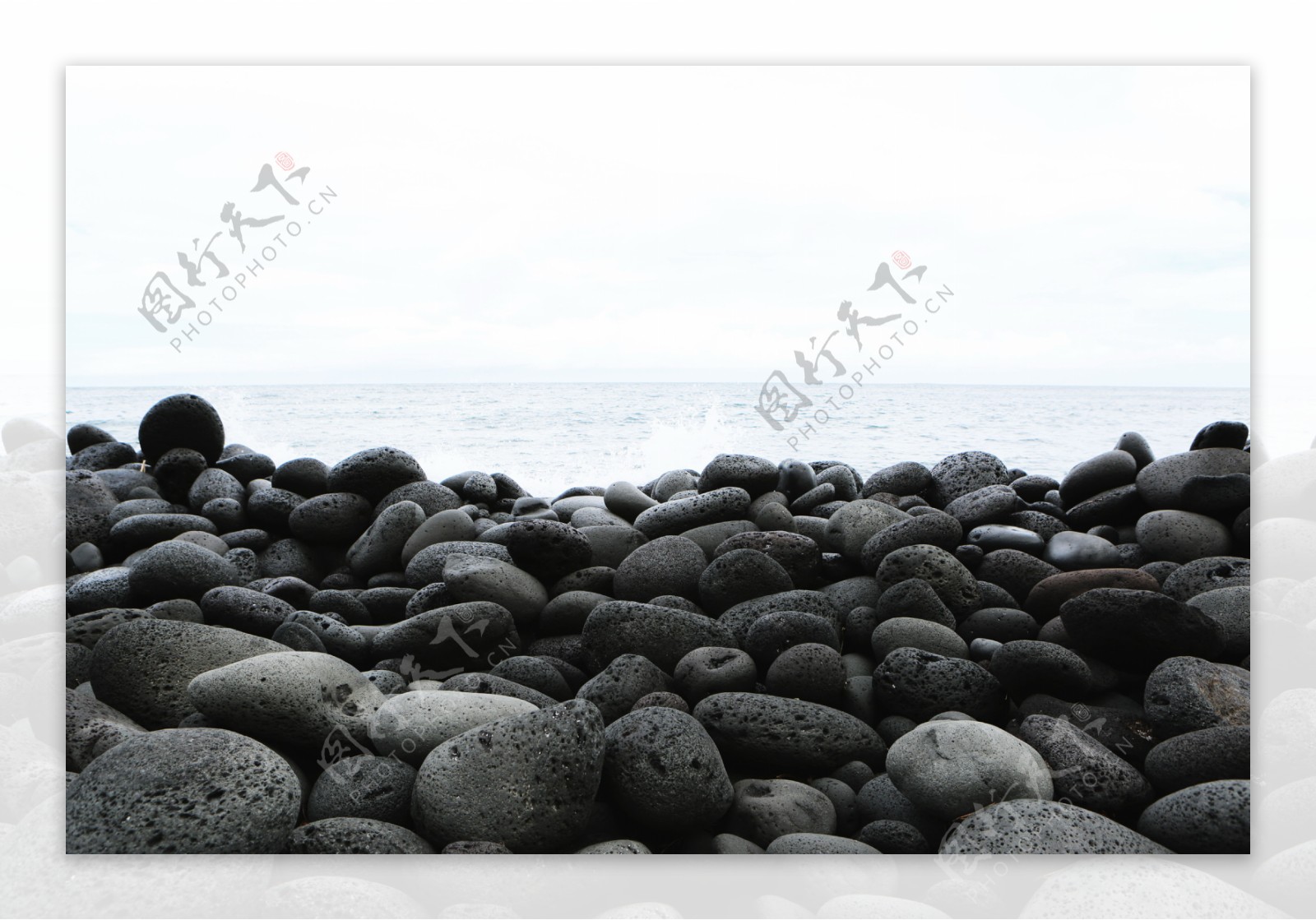 高清海滩石头风景图片