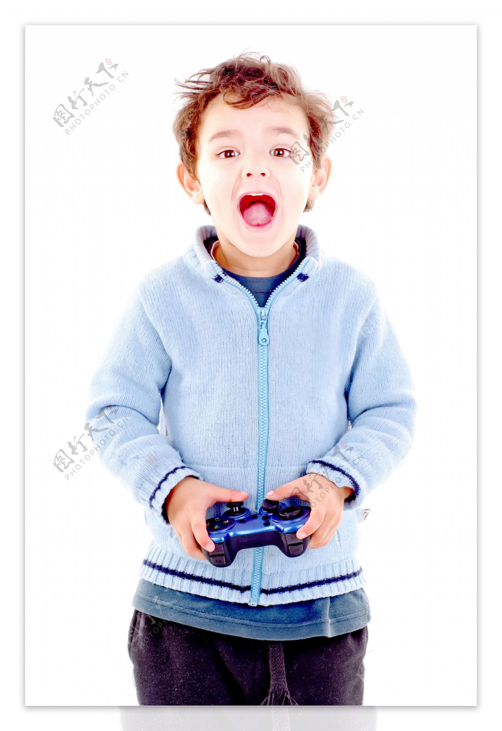 玩游戏机的孩子图片