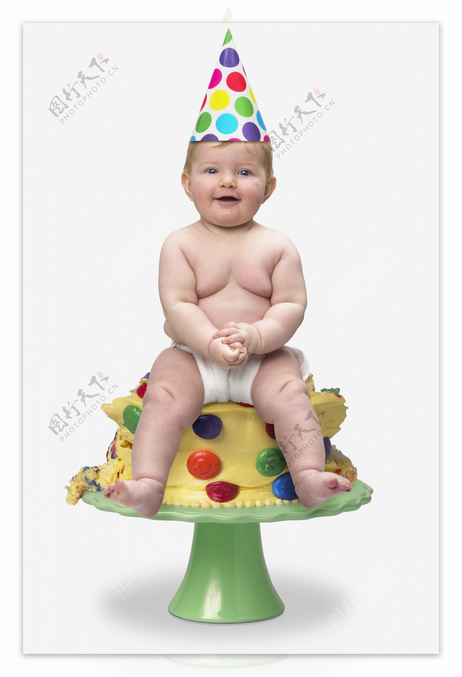 坐在蛋糕上的可爱宝宝图片