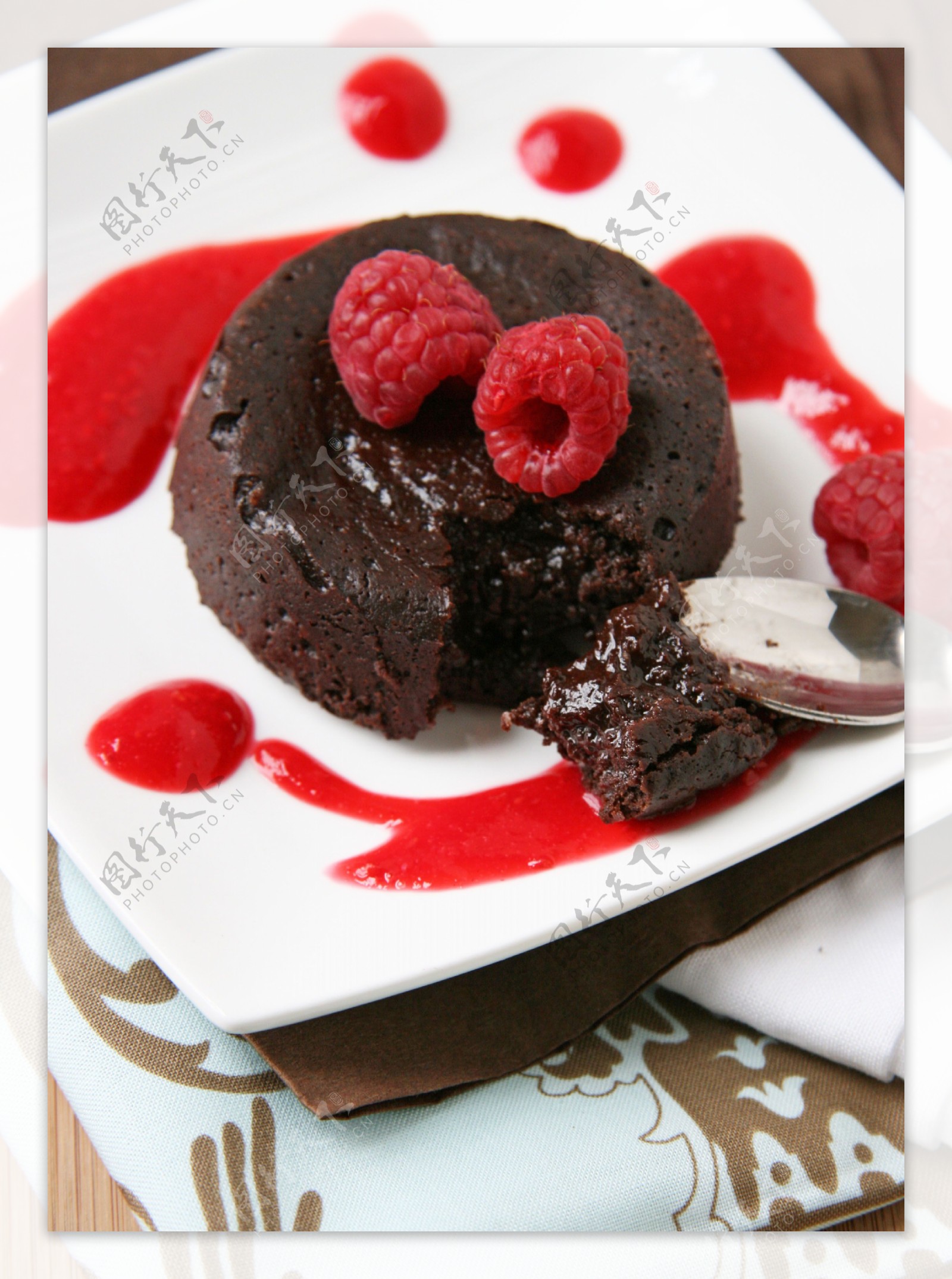 巧克力榛子蛋糕图片