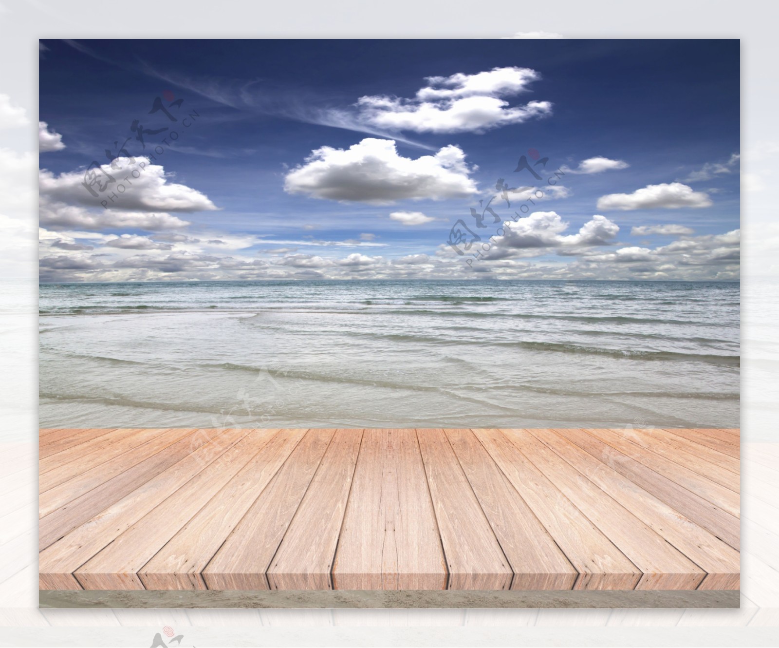 美丽海浪与木板图片
