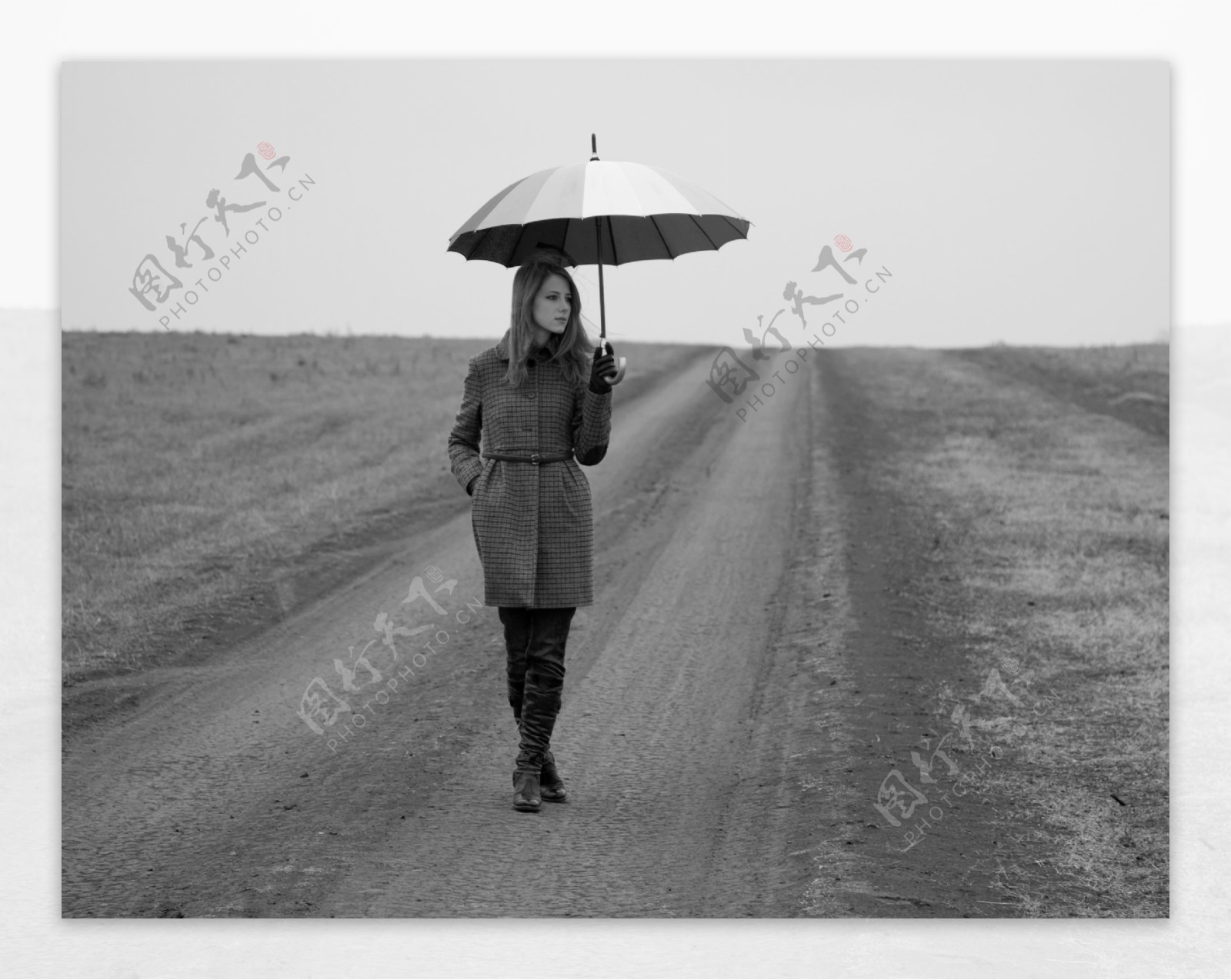 打伞在雨中漫步的夫妻设计图__图片素材_其他_设计图库_昵图网nipic.com