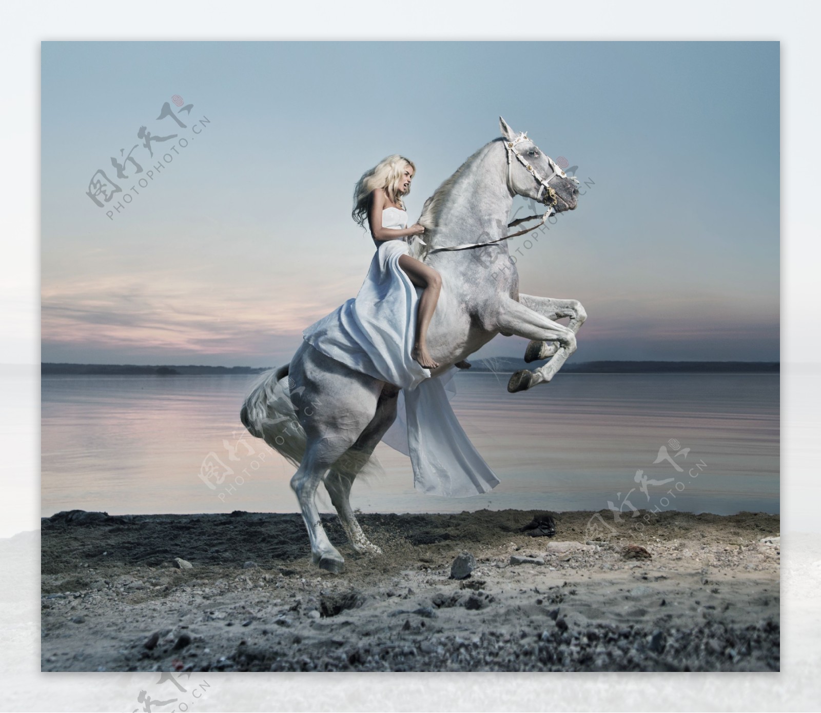 骑马的女人纯色图片素材-编号39362509-图行天下