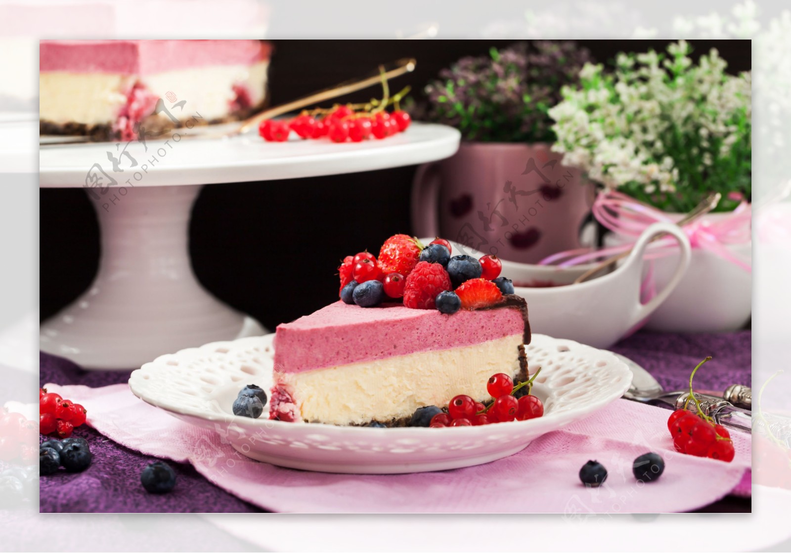 水果草莓三角形蛋糕图片