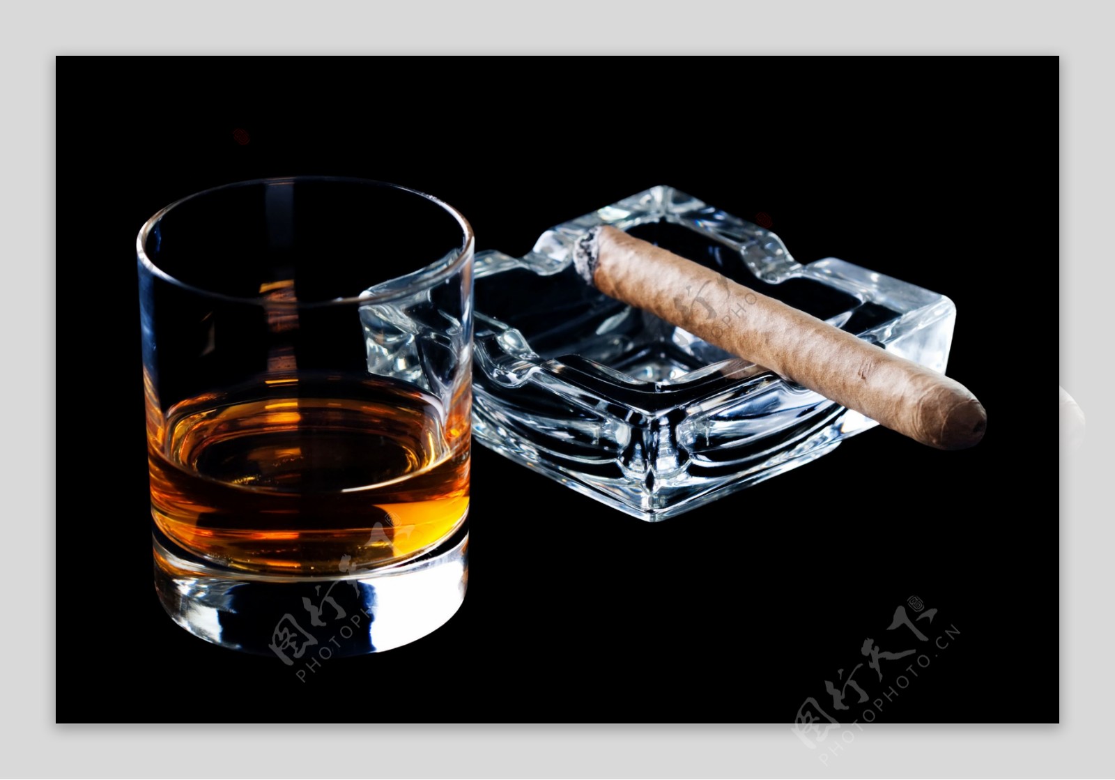 威士忌酒与雪茄