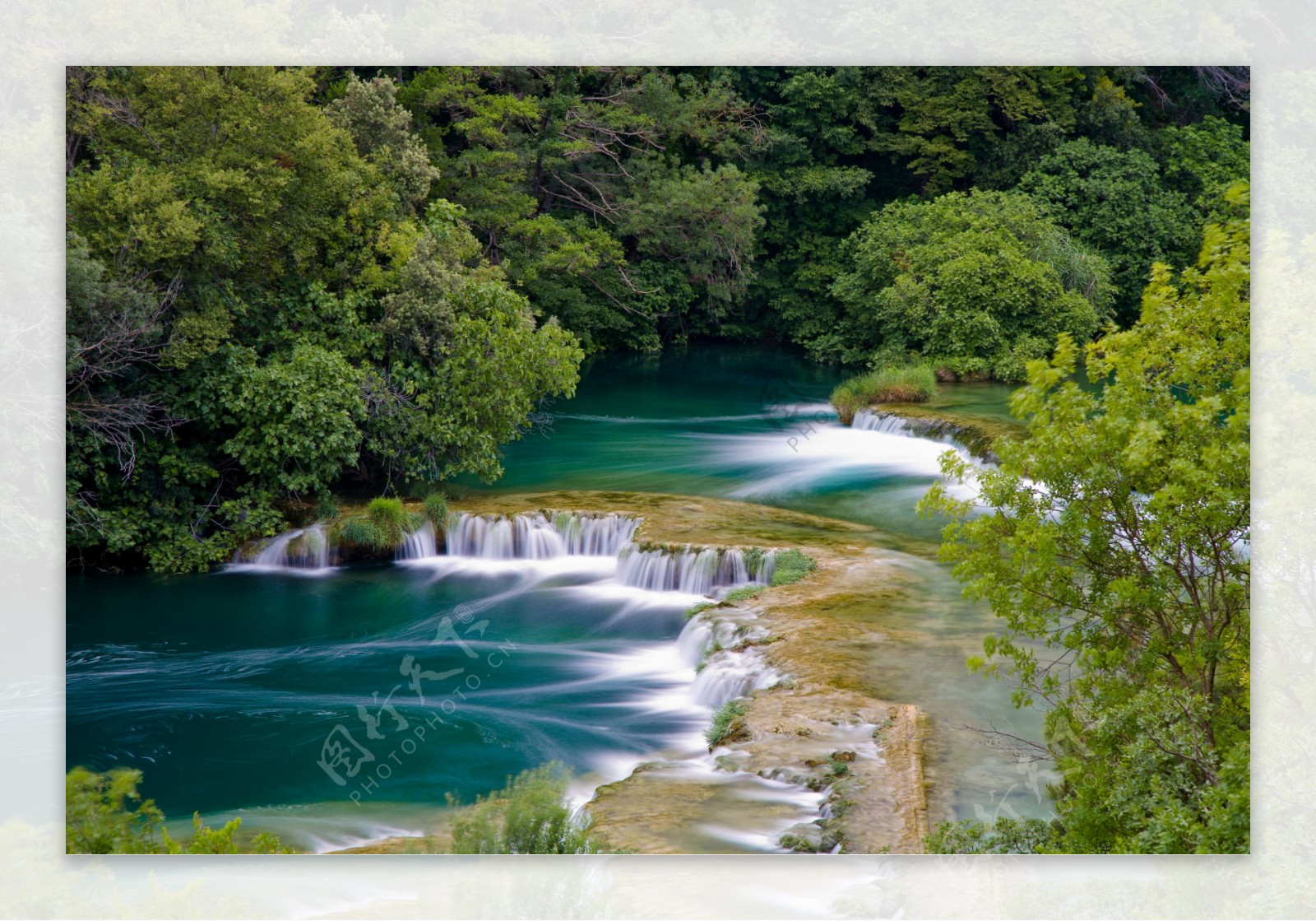 湖泊瀑布美景